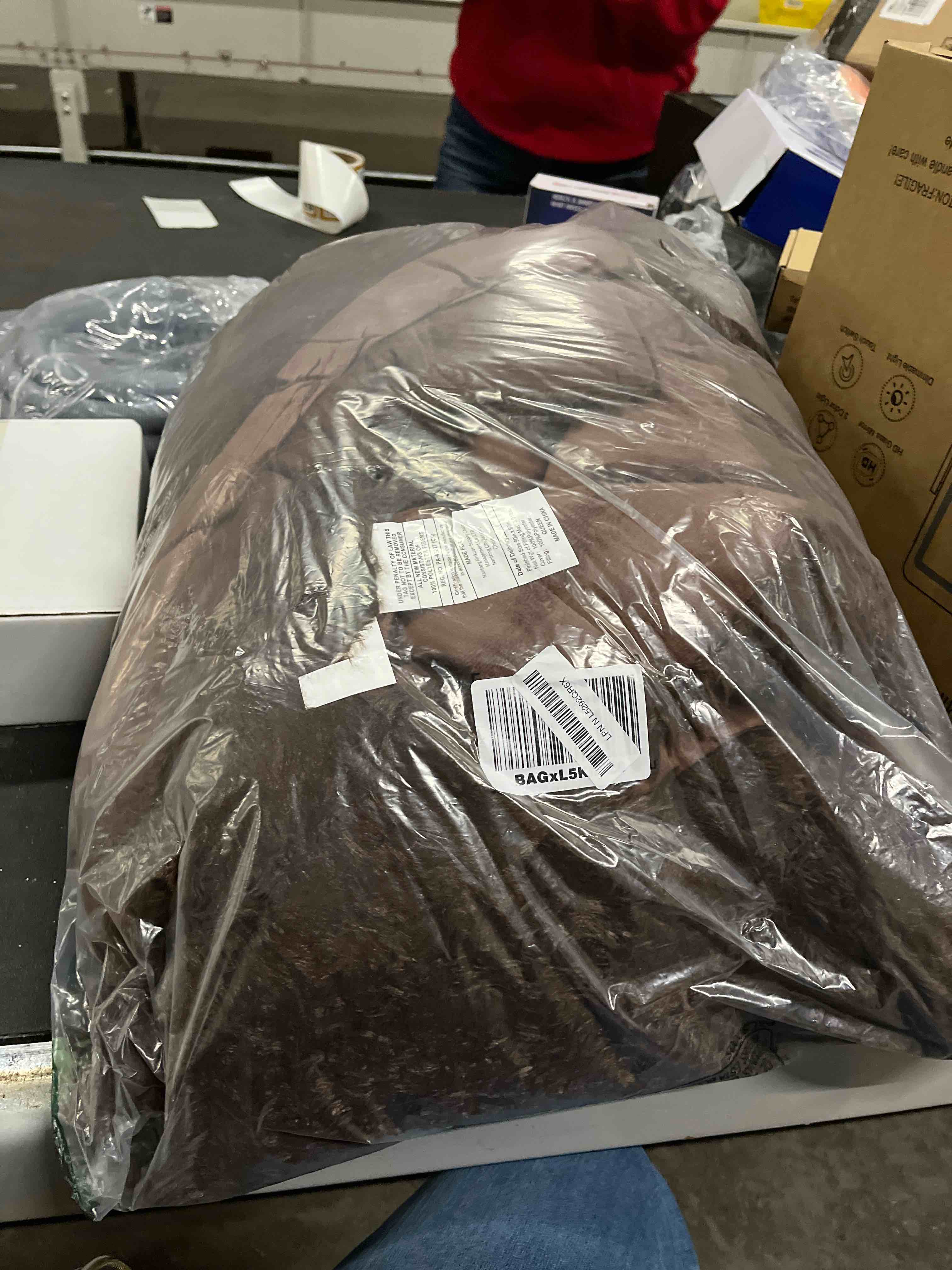 Condition photo showing Good Condition for Smoofy Fluffy Queen Comforter Set, Faux Fur Comforter Set Queen Size, Luxury Fuzzy Bedding Set, Soft Shaggy Bed Set for All Season, 3 Pieces - 1 Comforter & 2 Pillowcases, Coffee Coffee Queen