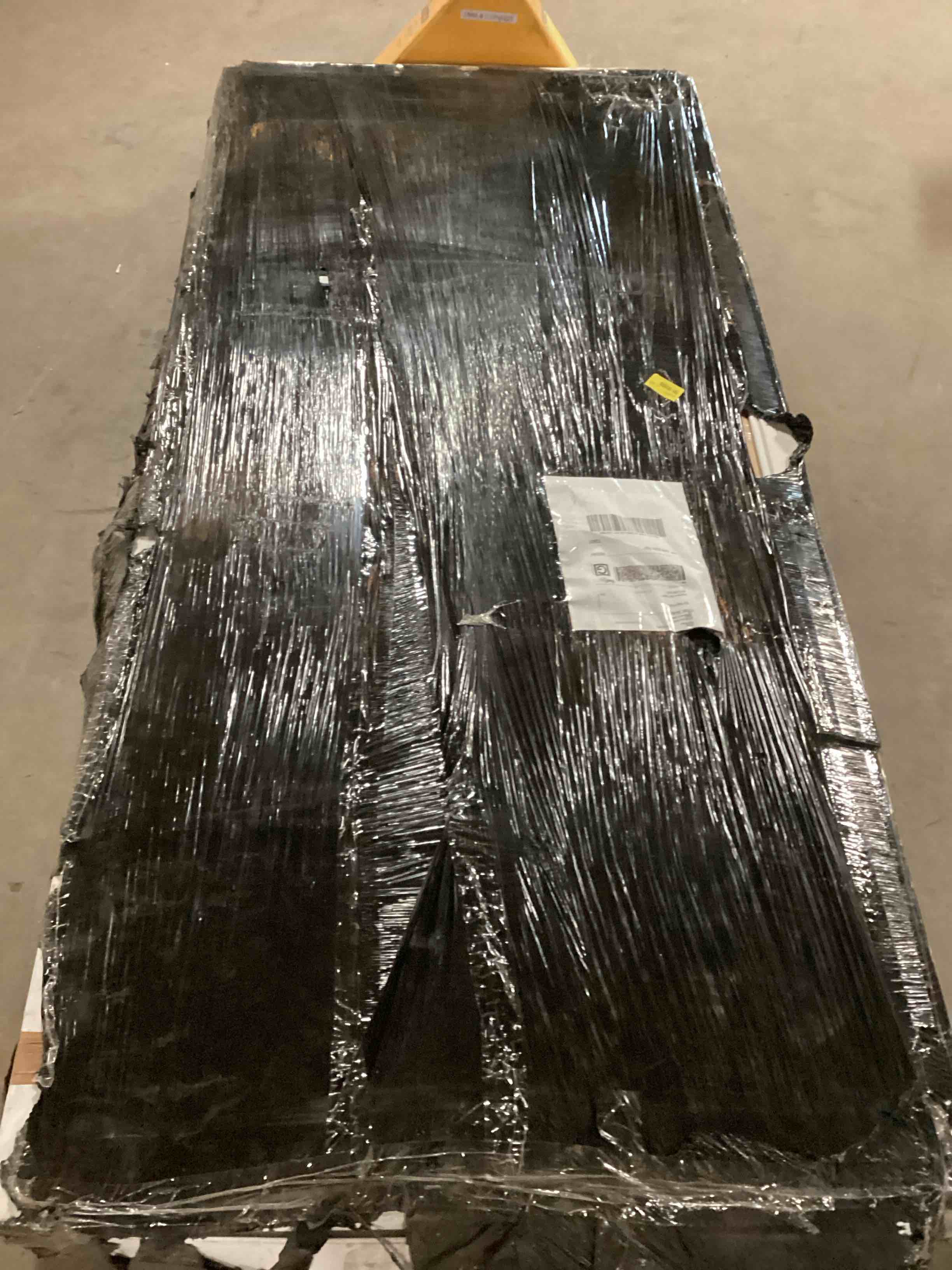 Modern Velvet Upholstered Platform Bed with Wingback Headboard and Round Wooden Legs