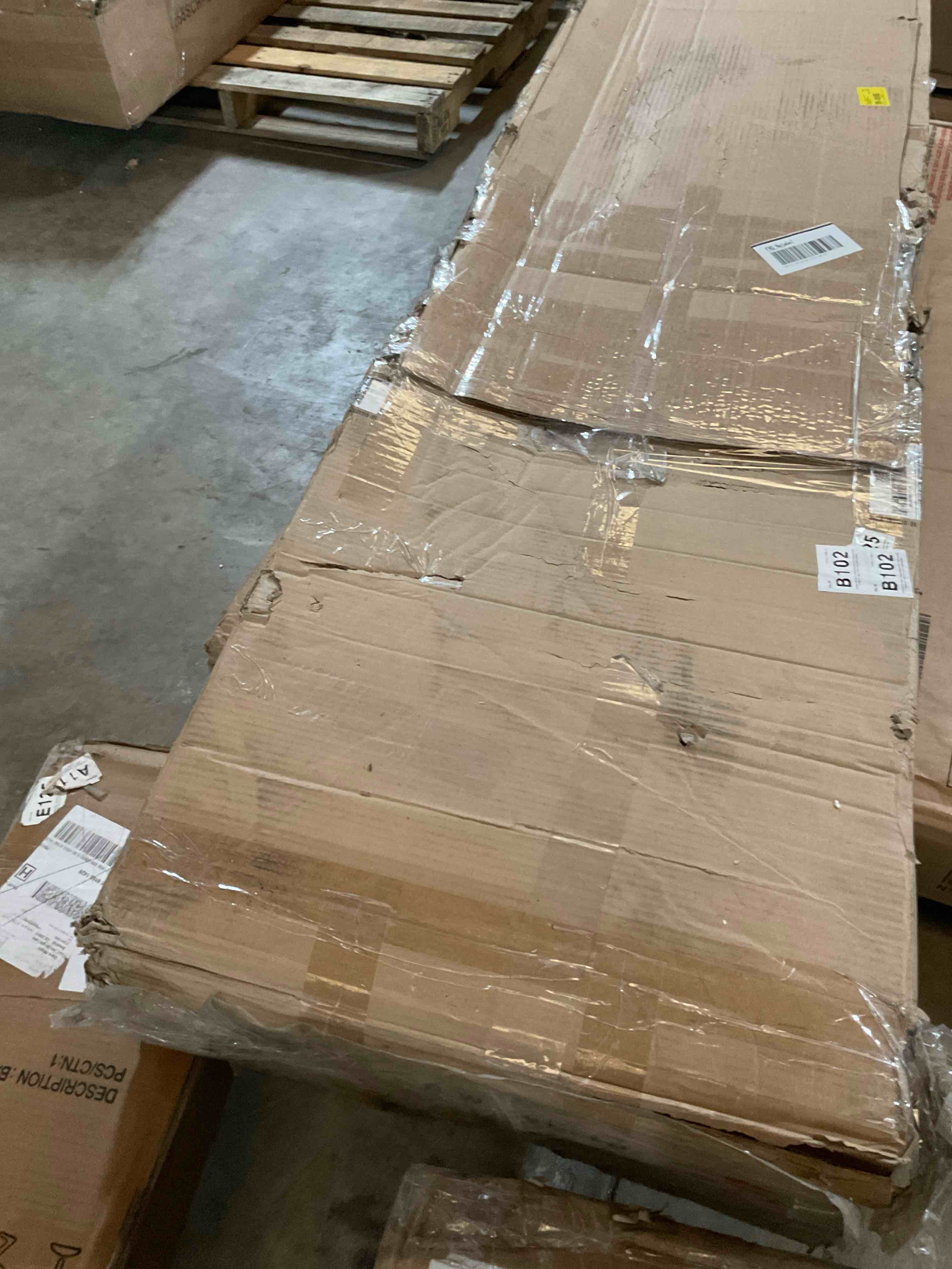 Condition photo showing Good Condition for Prime 33" W x 33" D x 74.75" H Semi-Frameless Sliding Shower Enclosure with Base Included