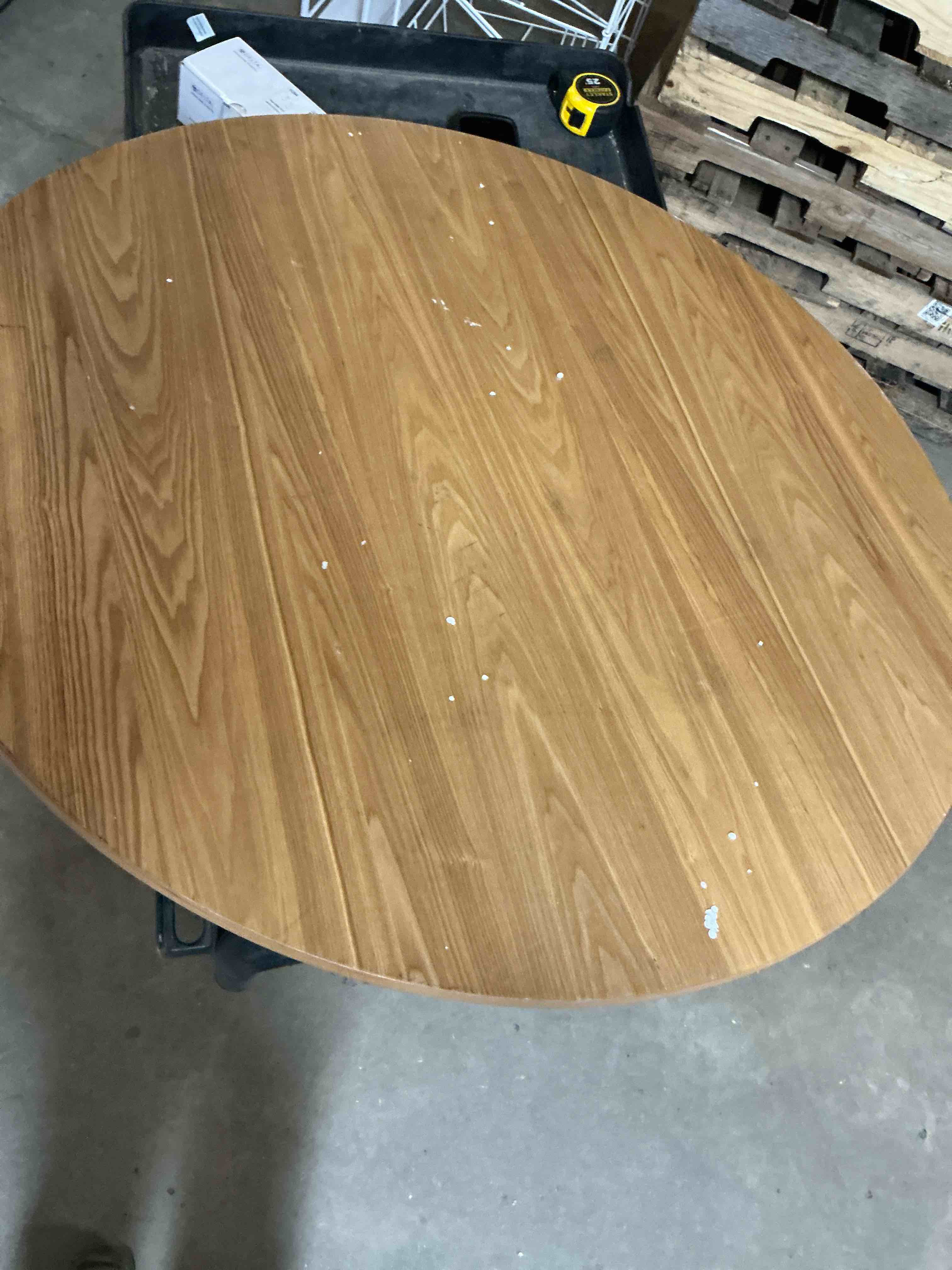 39" Round Pedestal Dining Table