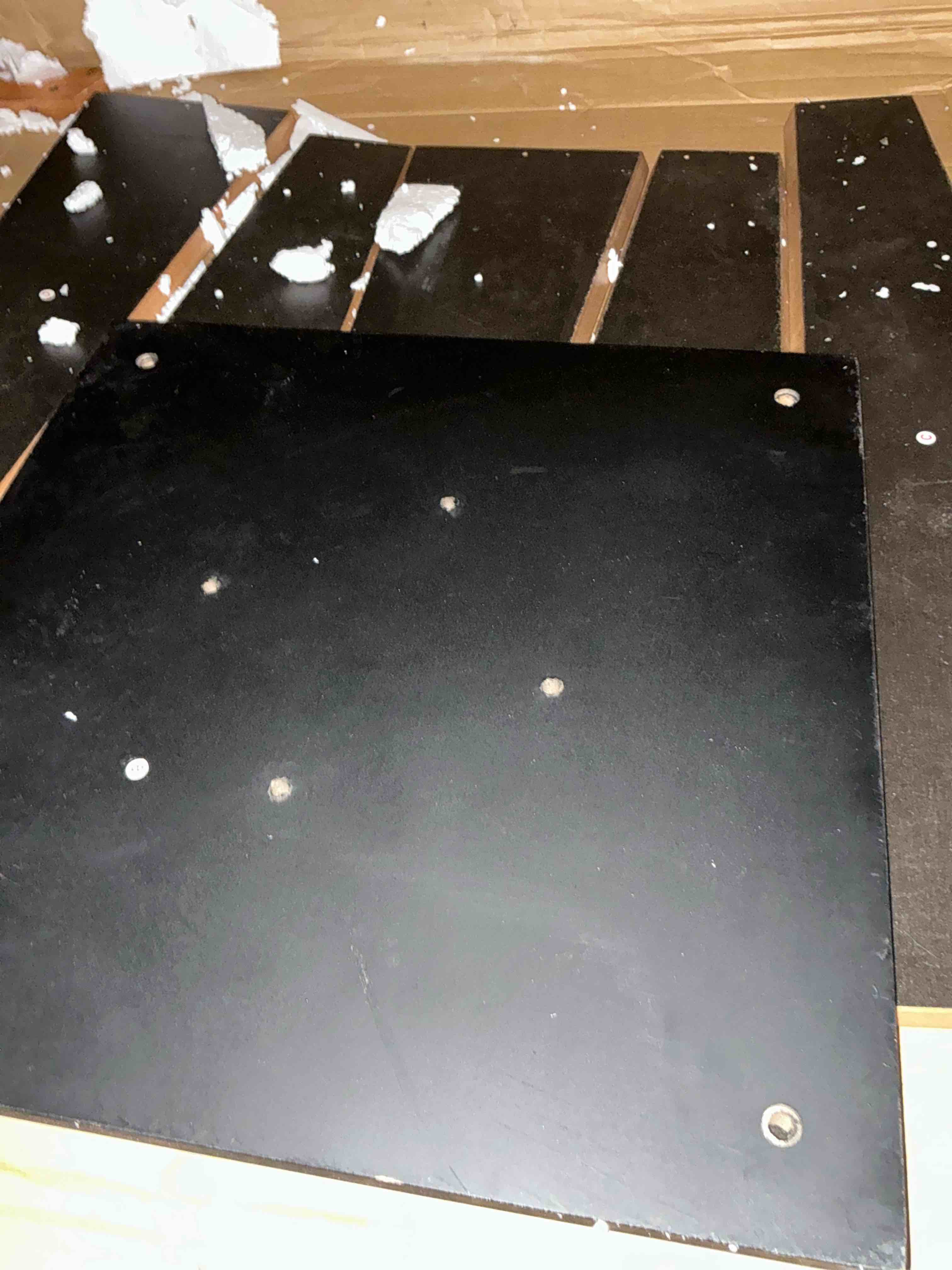 Condition photo showing Good Condition for 39" Round Pedestal Dining Table