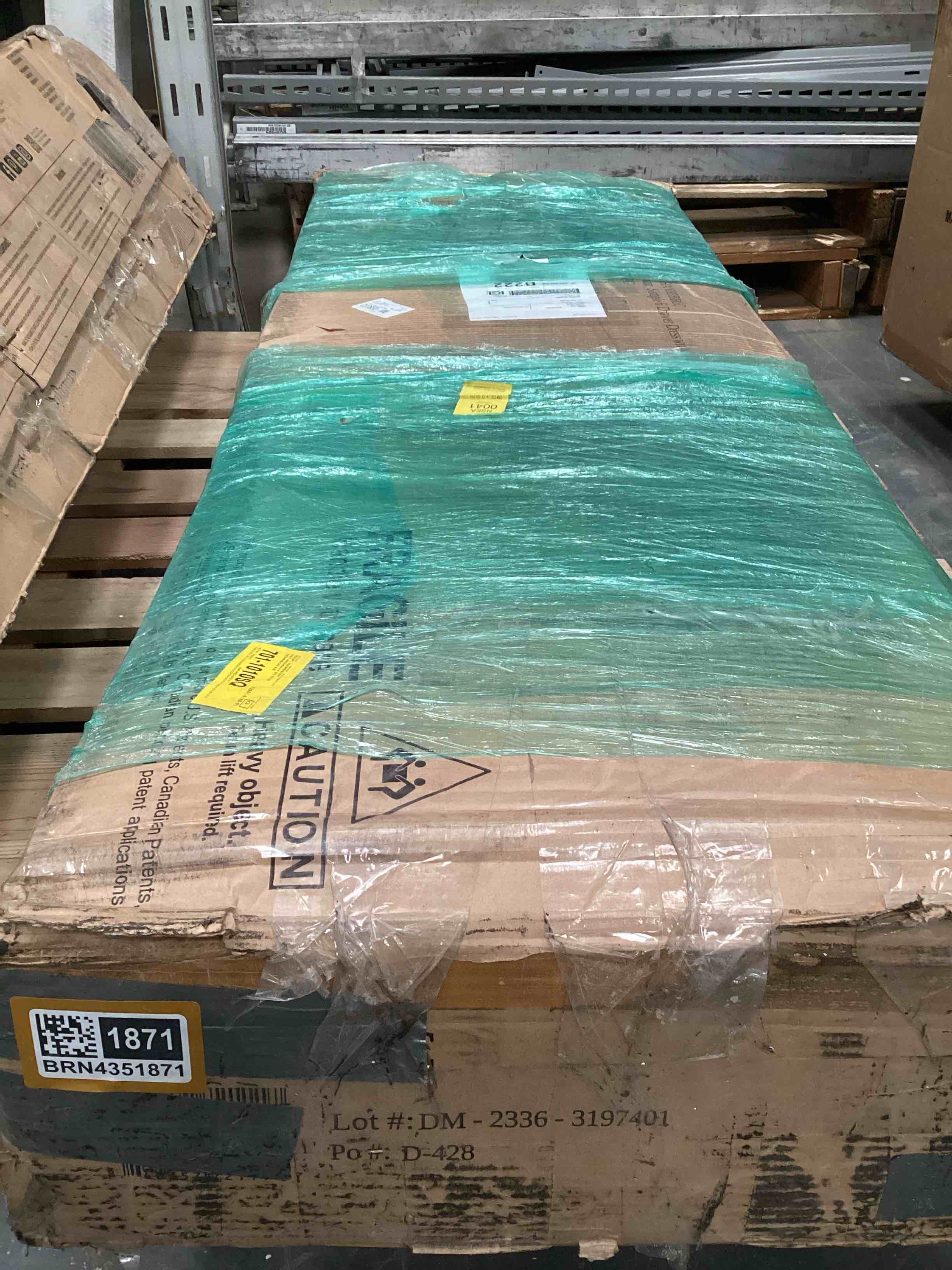 Condition photo showing Good Condition for 6 Drawer dresser with cut out handles BLK