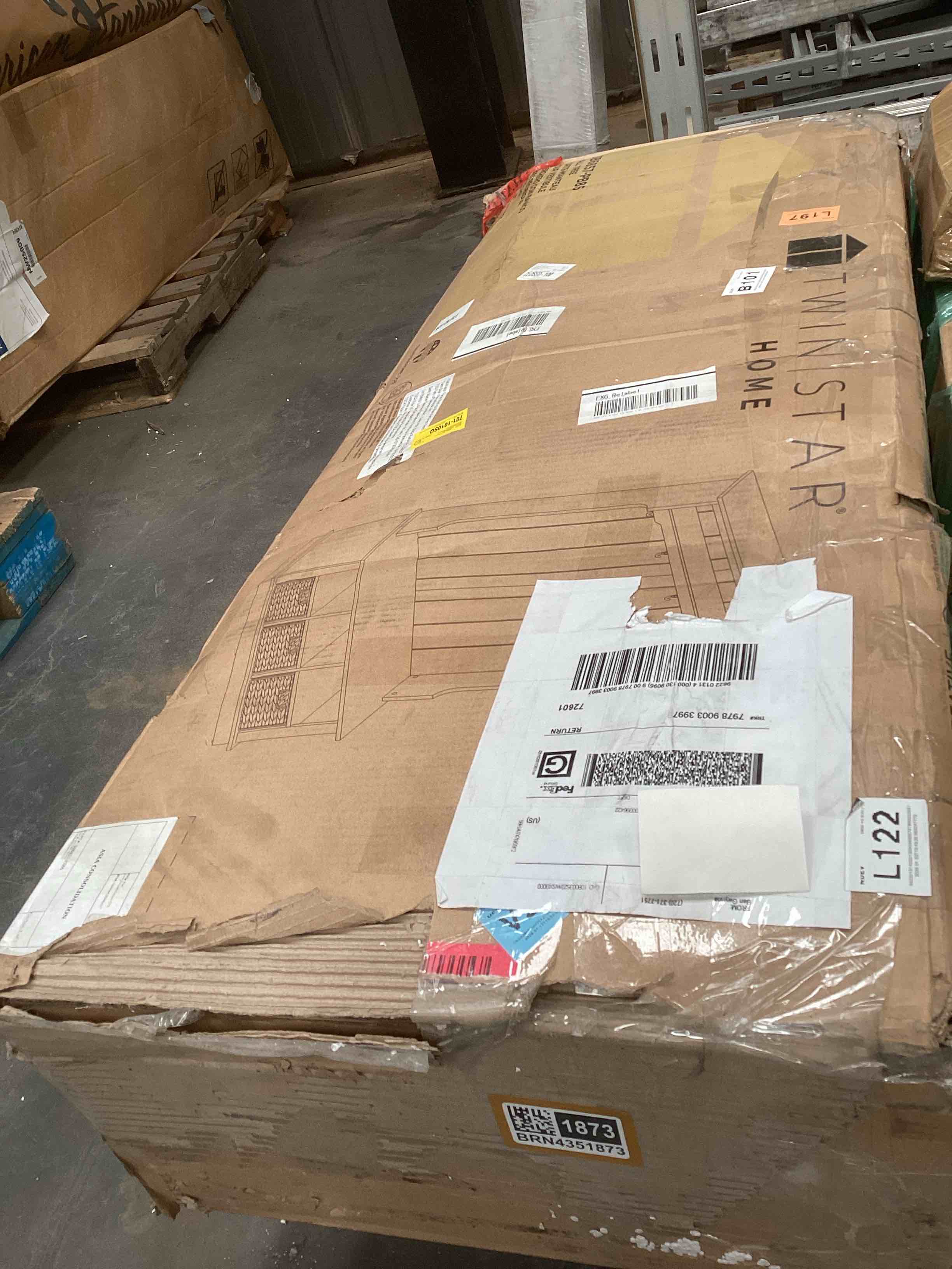 Condition photo showing Good Condition for Twinstar Hall tree black