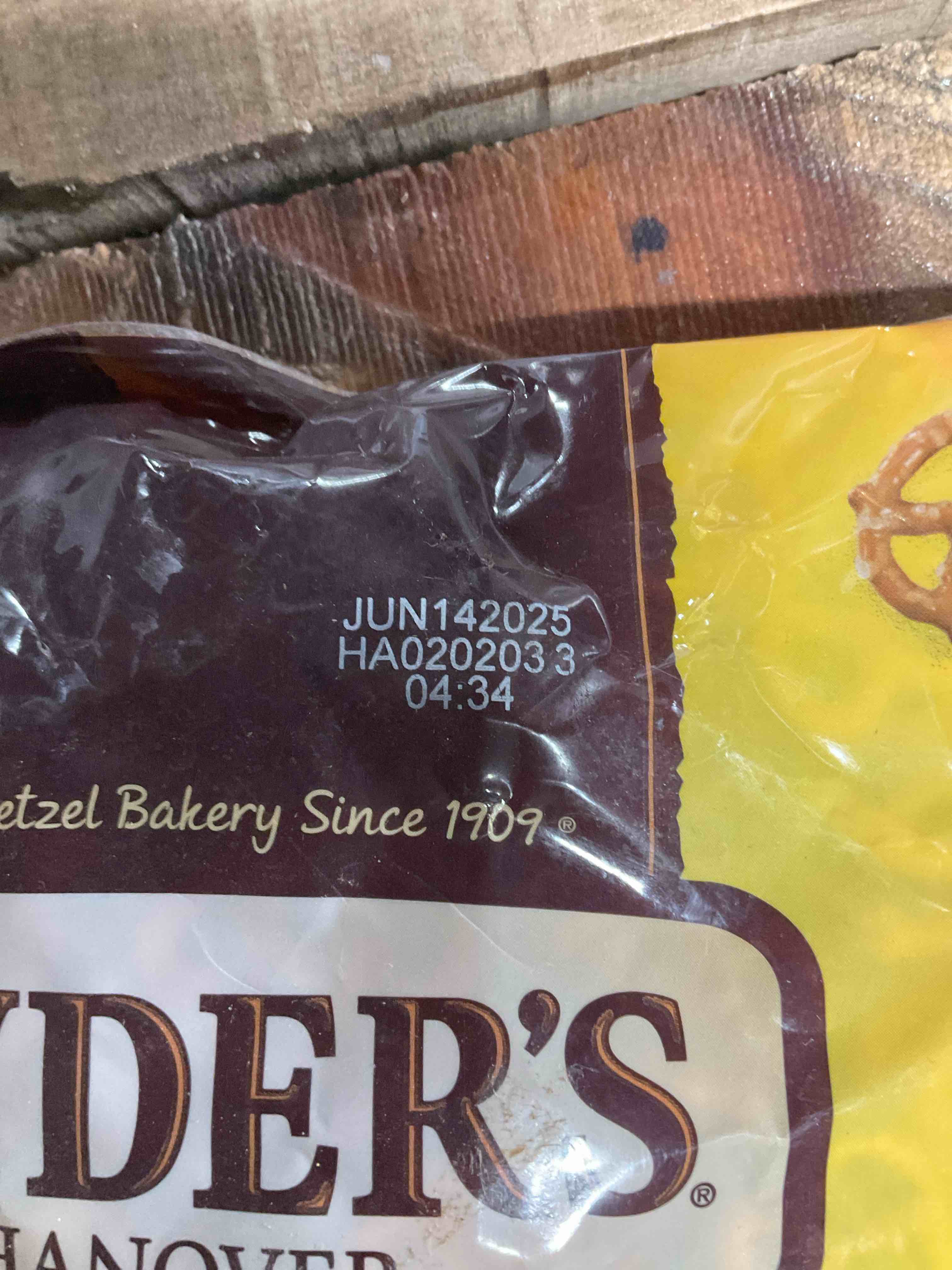 Condition photo showing New/Like New for Snyder's of Hanover, Itty Bitty Minis Pretzels, 12 Oz Bag Itty Bitty Minis 12 Ounce (Pack of 1)