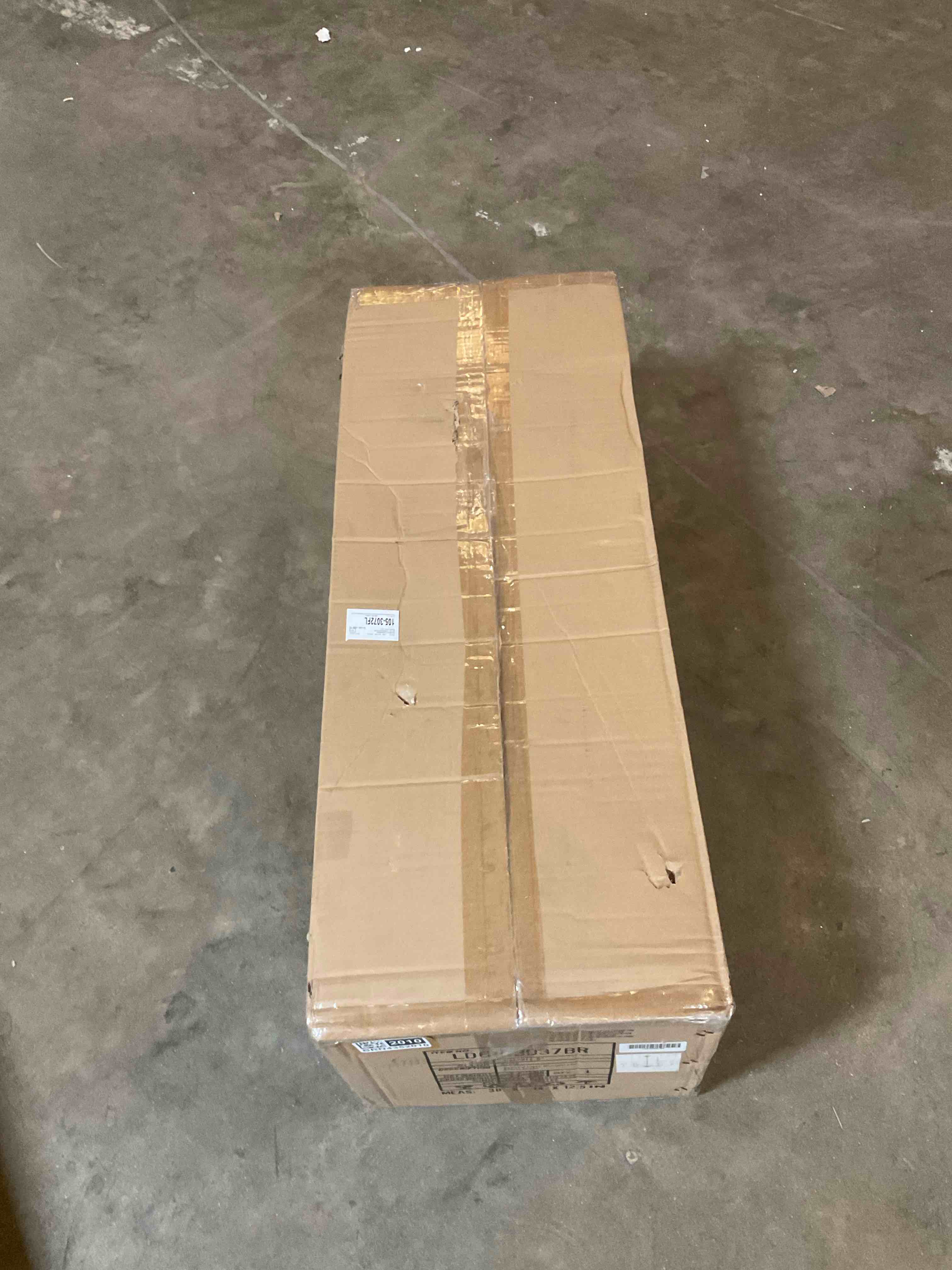 Condition photo showing Good Condition for LIVING DISTRICT, SIX GLOBE HANGING LIGHT FIXTURE ITEM NUMBER, LD610 3-D 37BR