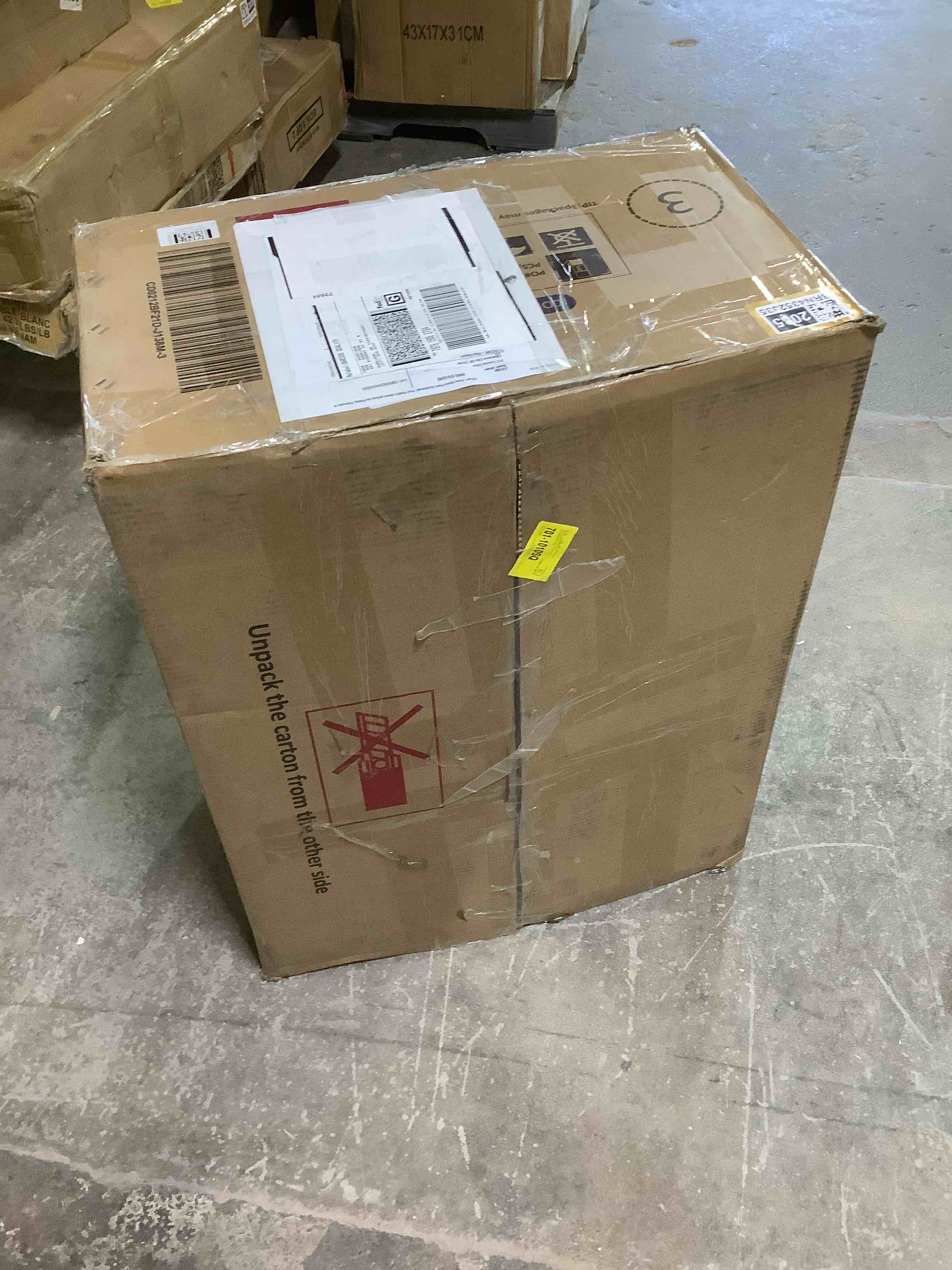 Condition photo showing Good Condition for Faux Air Leather Recliner Chair Of Box2