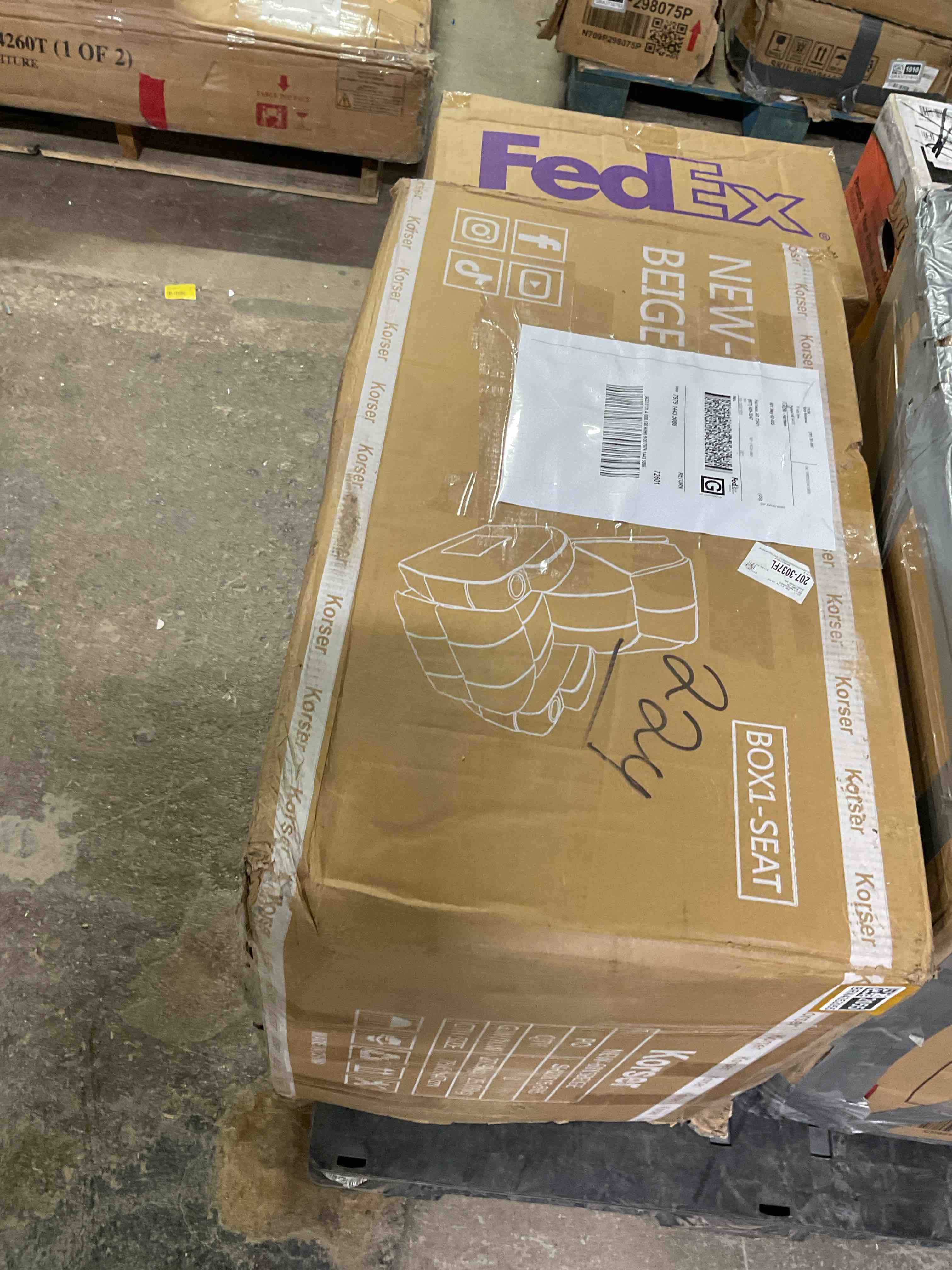 Condition photo showing Good Condition for Recliner Chair,Recliner With Heat And Massage, 360Â°Swivel Recliners, Rocker Recliner With Cup Holders And Side Pockets