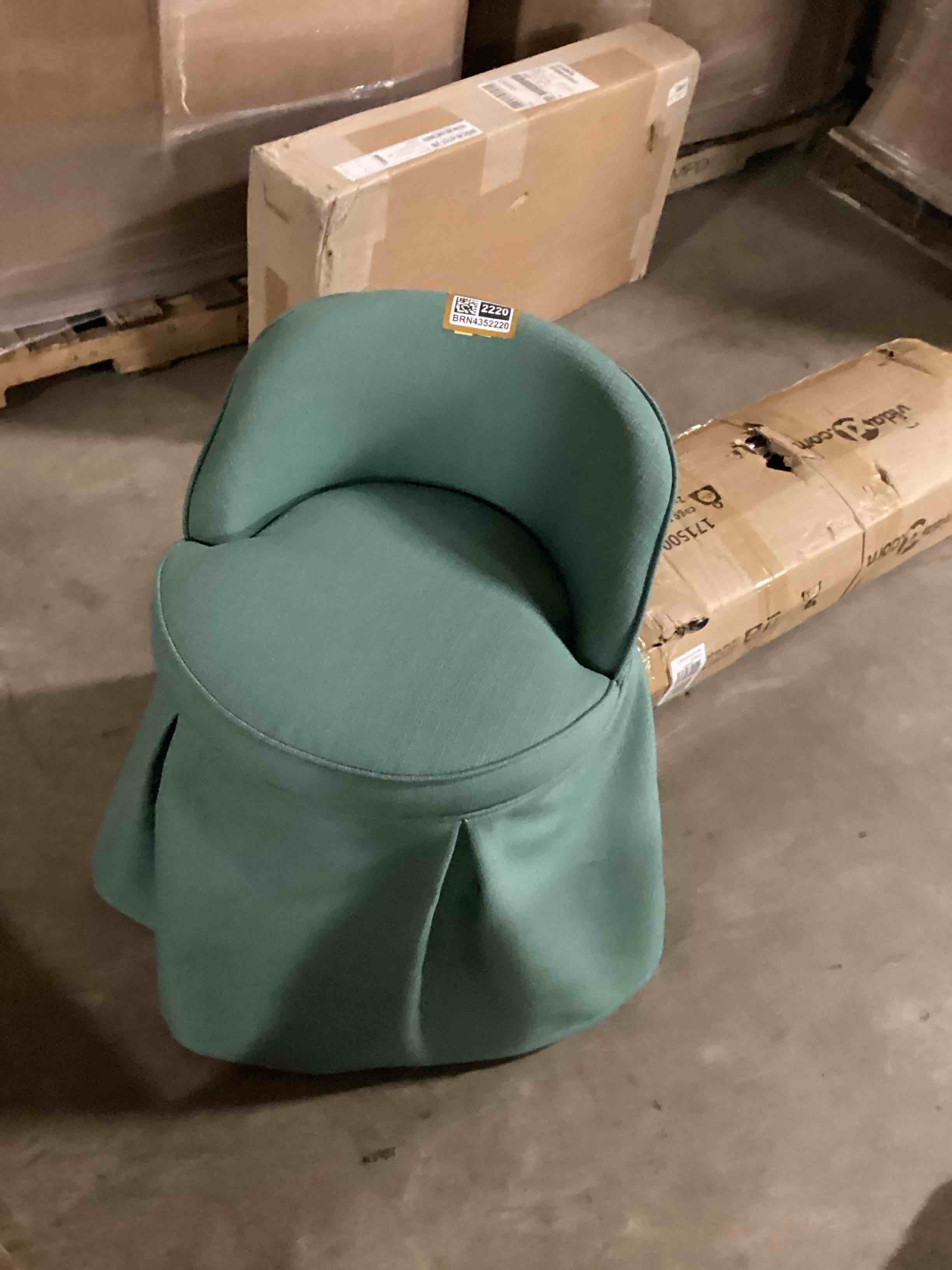 Condition photo showing Good Condition for green chair