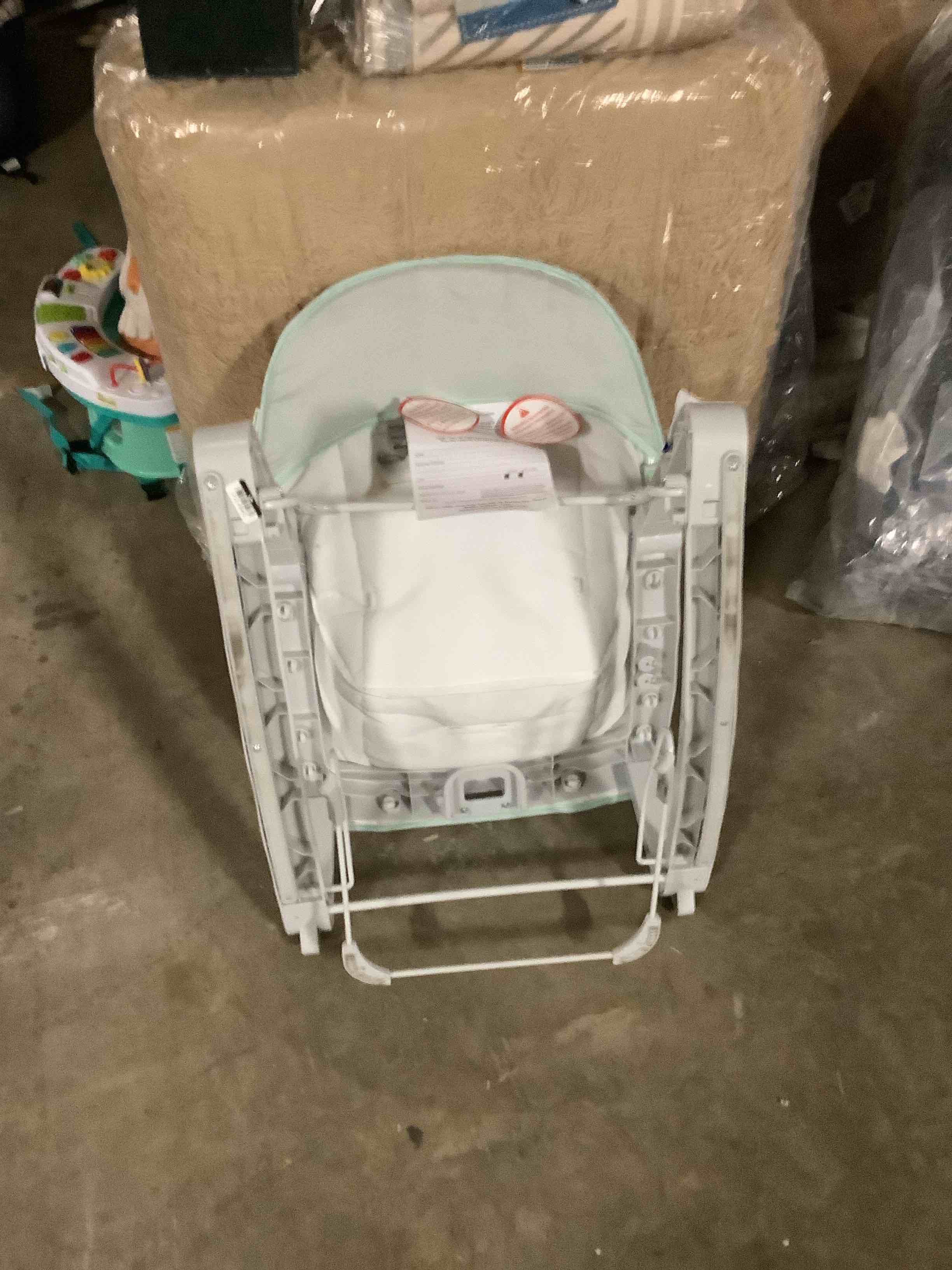 Condition photo showing Good Condition for rocking seat