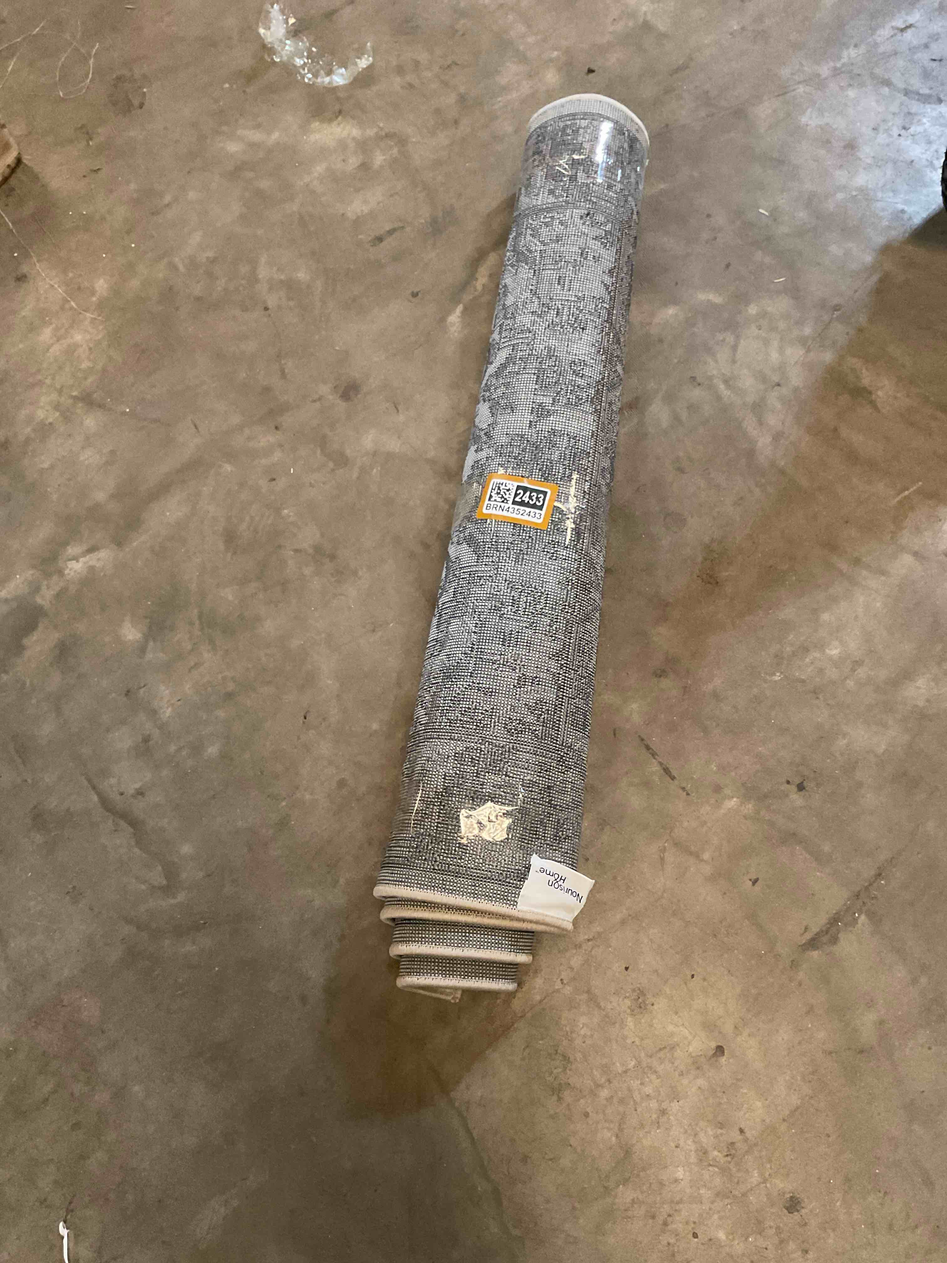 Condition photo showing Good Condition for 58 x 36” Patterned Rug