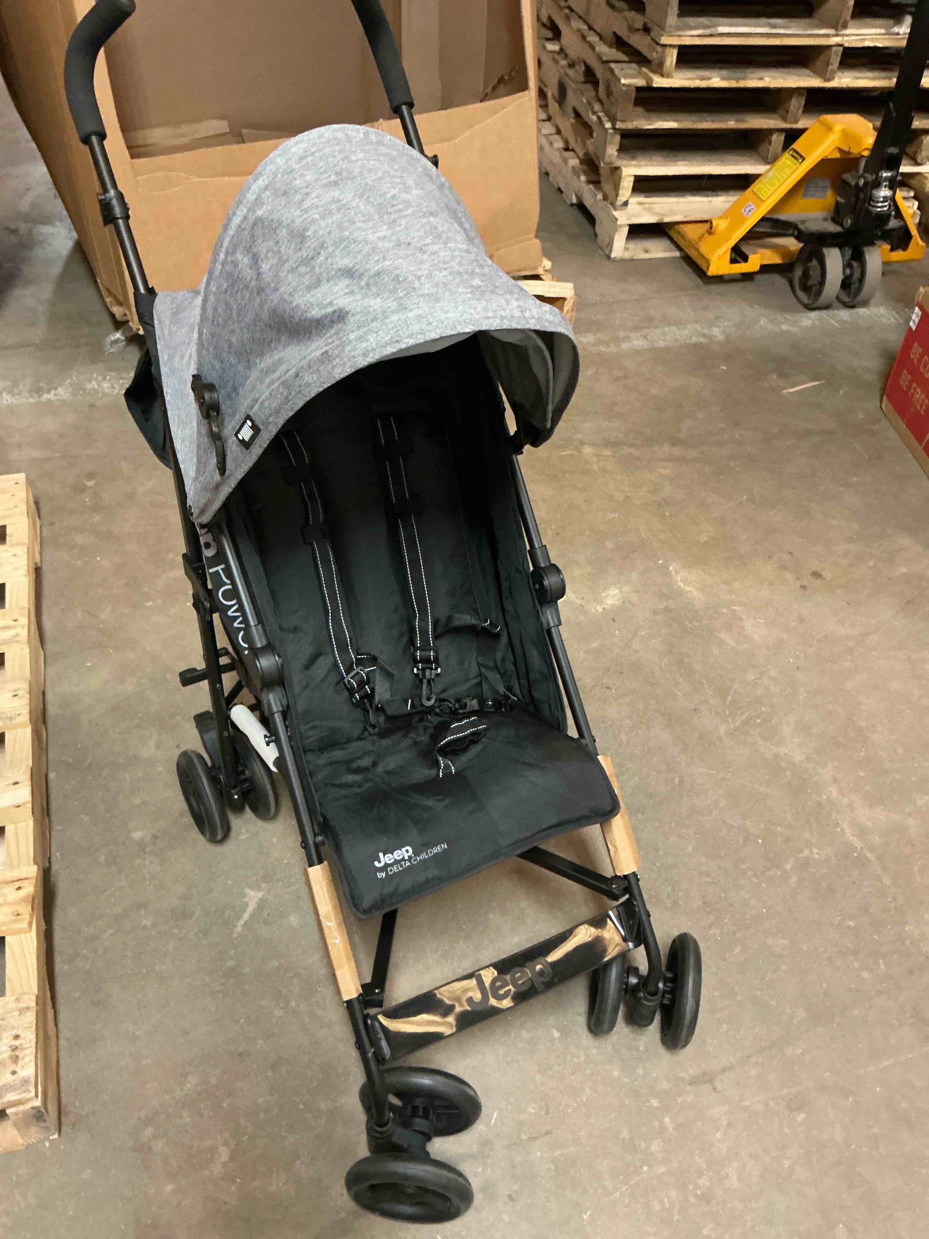 Condition photo showing Good Condition for Delta Children JEEP Stroller 