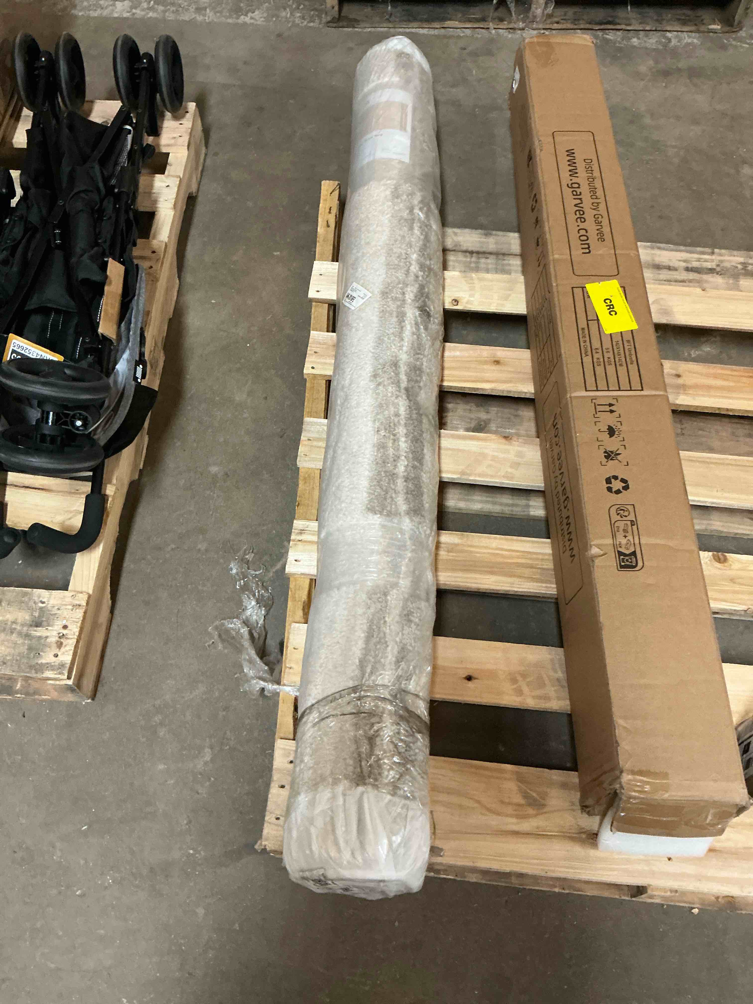 Condition photo showing Good Condition for Surya Fossay Shag Area Rug 5ft 3in x 7ft