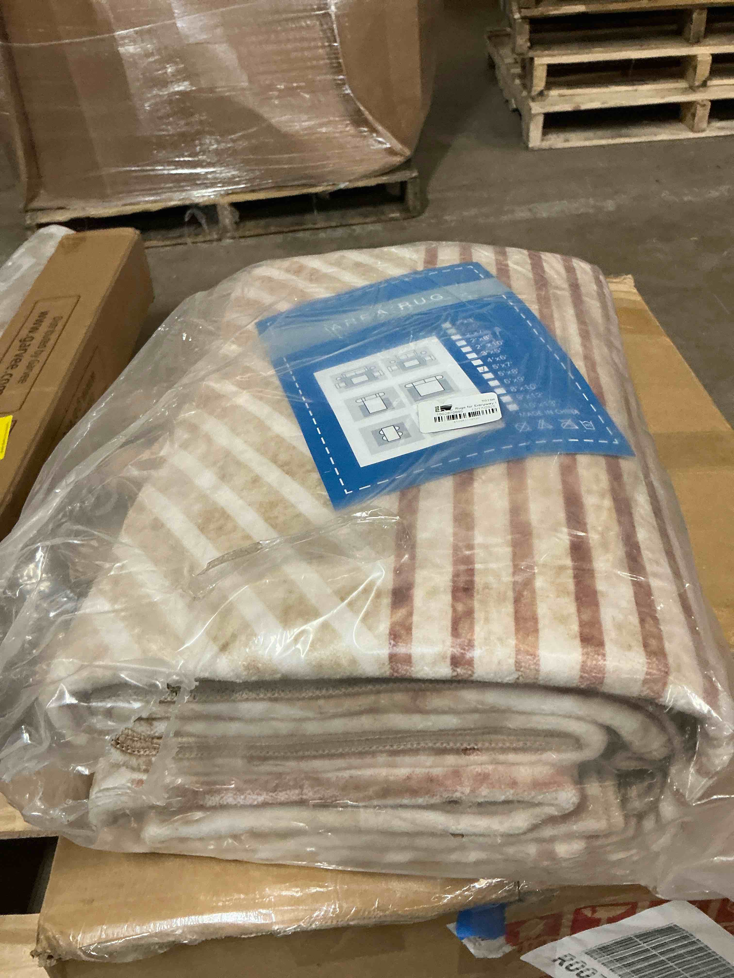 Condition photo showing Good Condition for 5 x 7 Area Rug