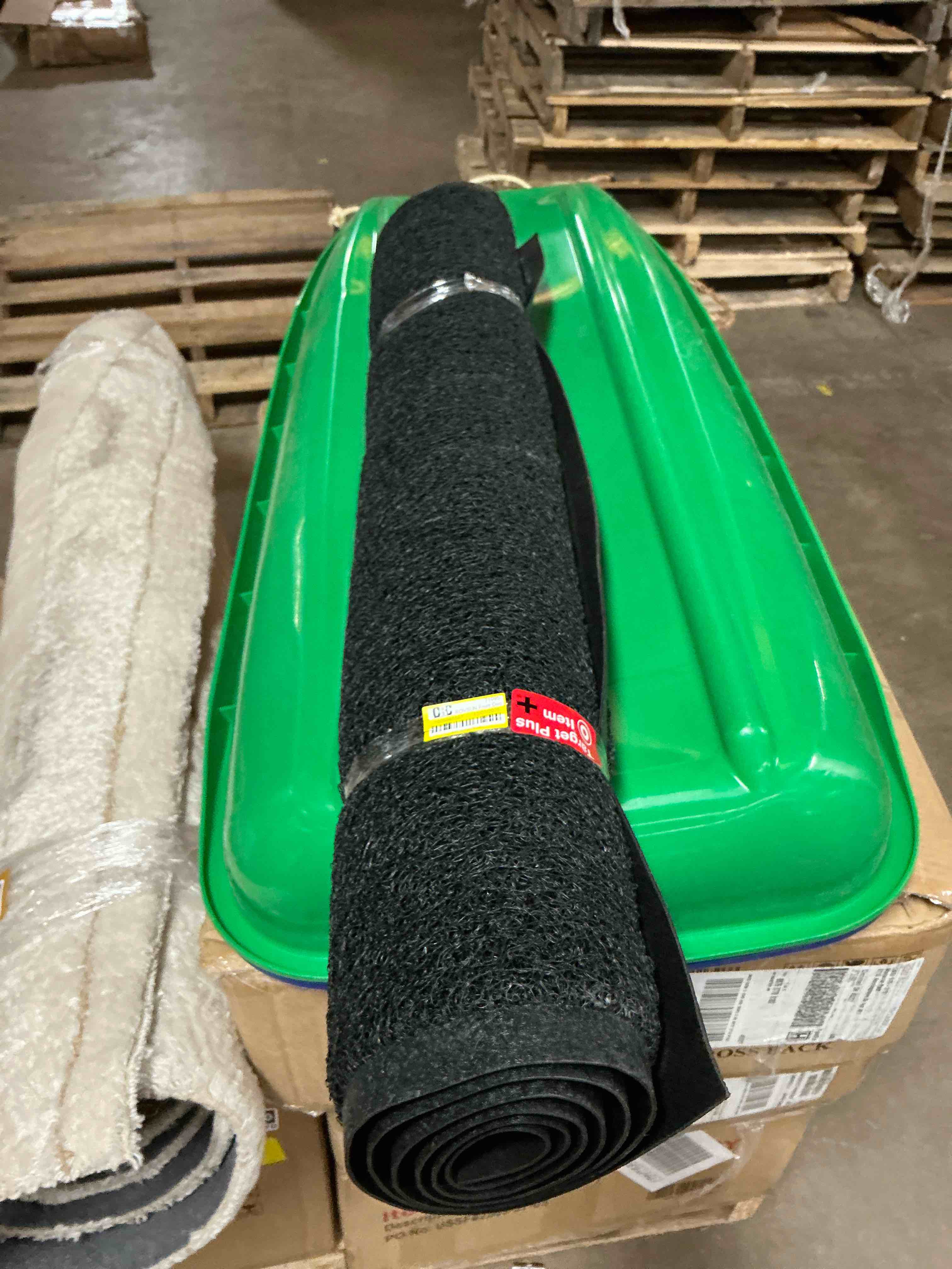 Condition photo showing Good Condition for Front Door Rug