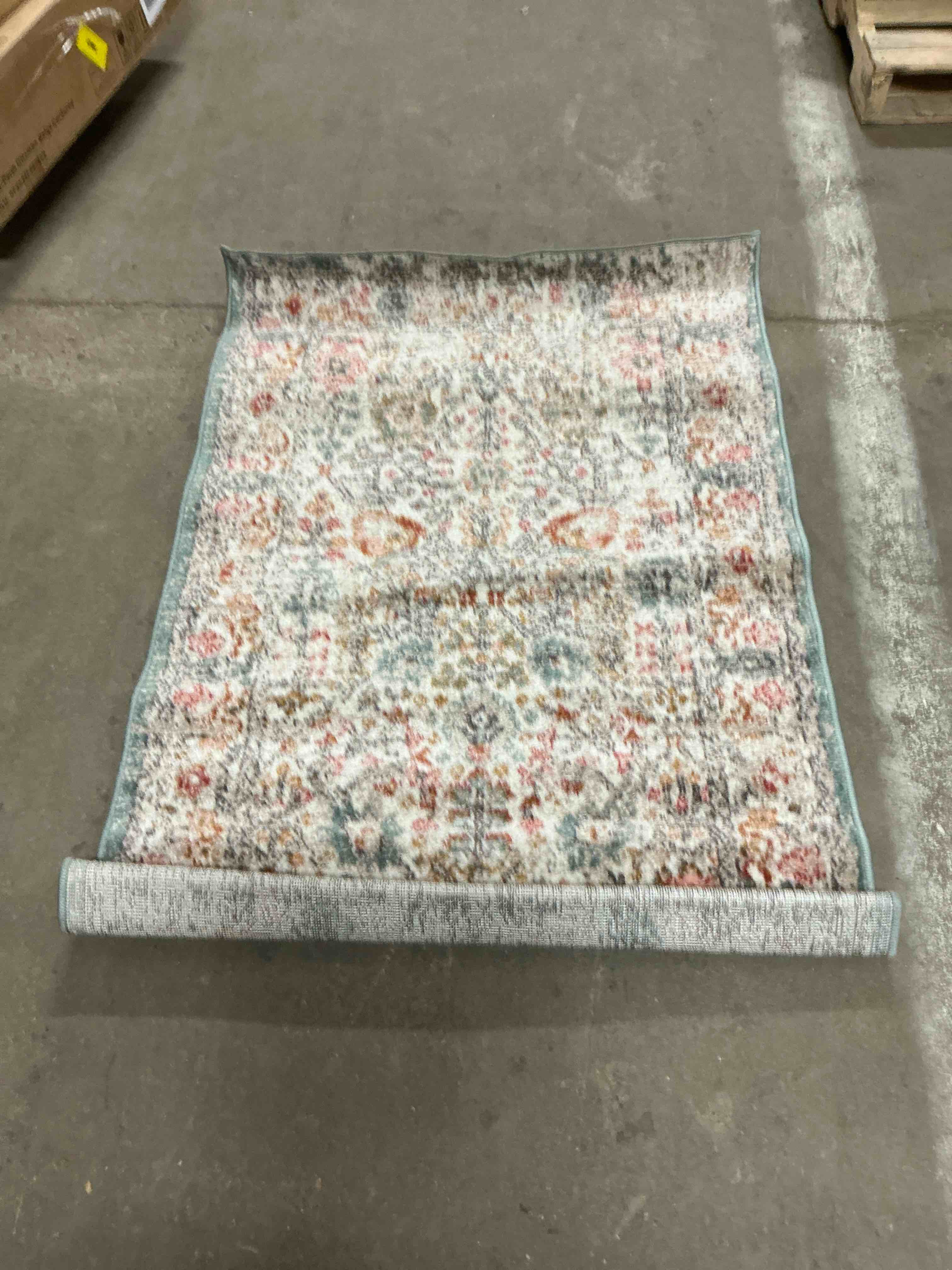 Condition photo showing Good Condition for nuLOOM Lenore Vintage Floral Area Rug