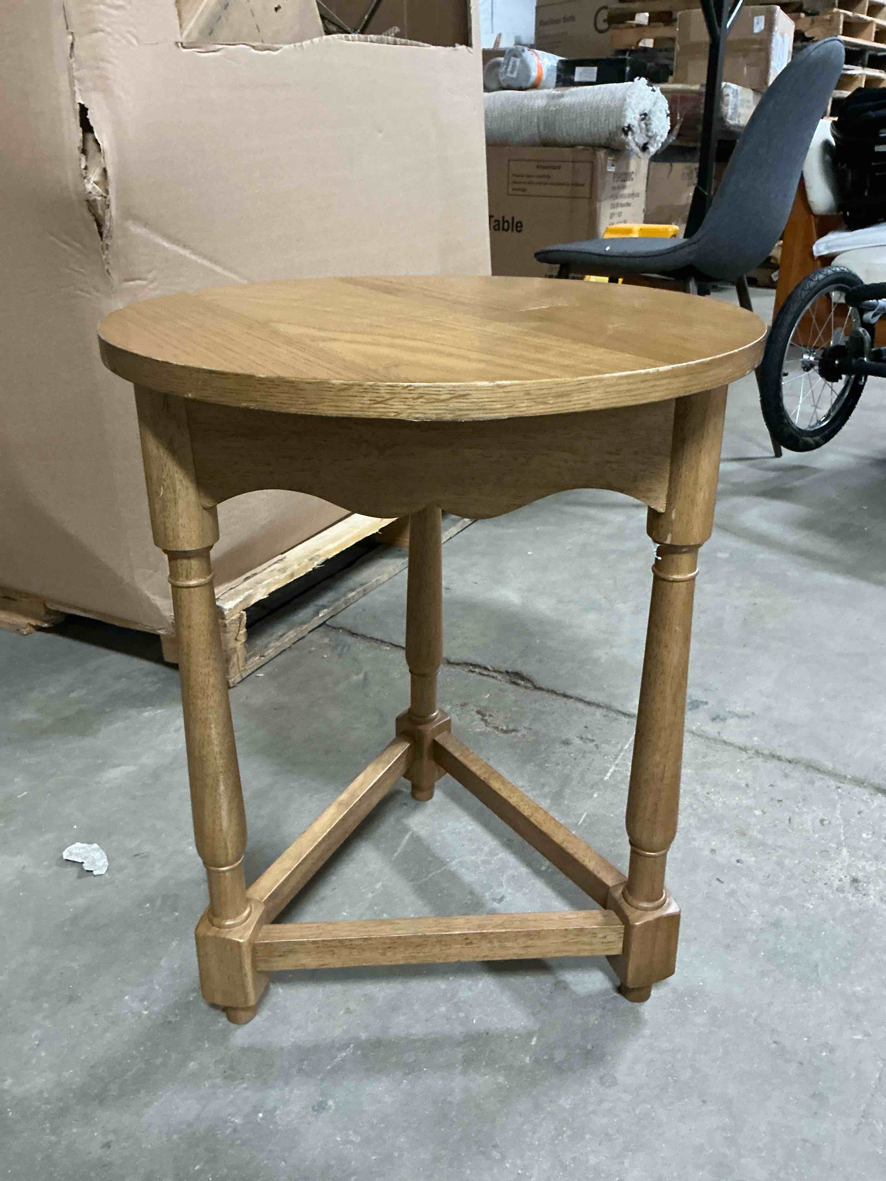 Condition photo showing Good Condition for Round End Table