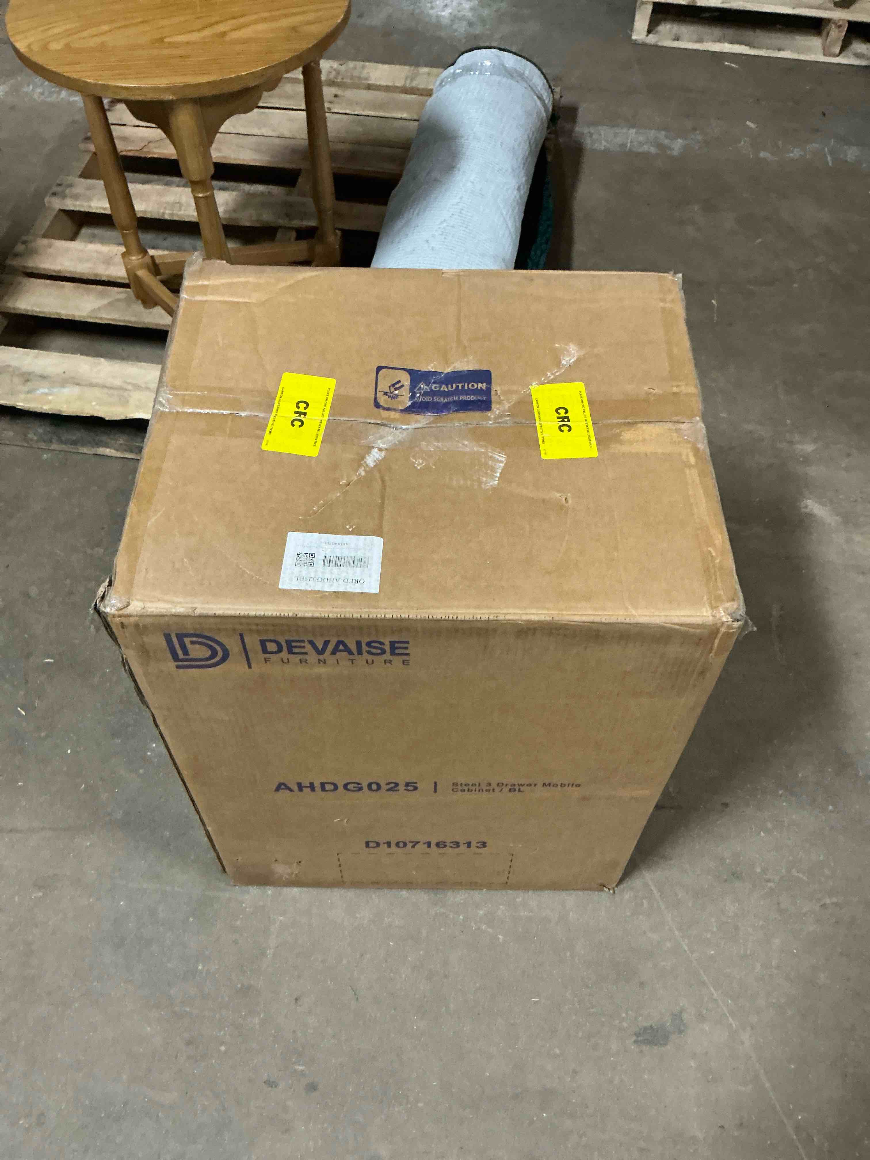 Condition photo showing Good Condition for steel three drawer mobile cabinet, bulk