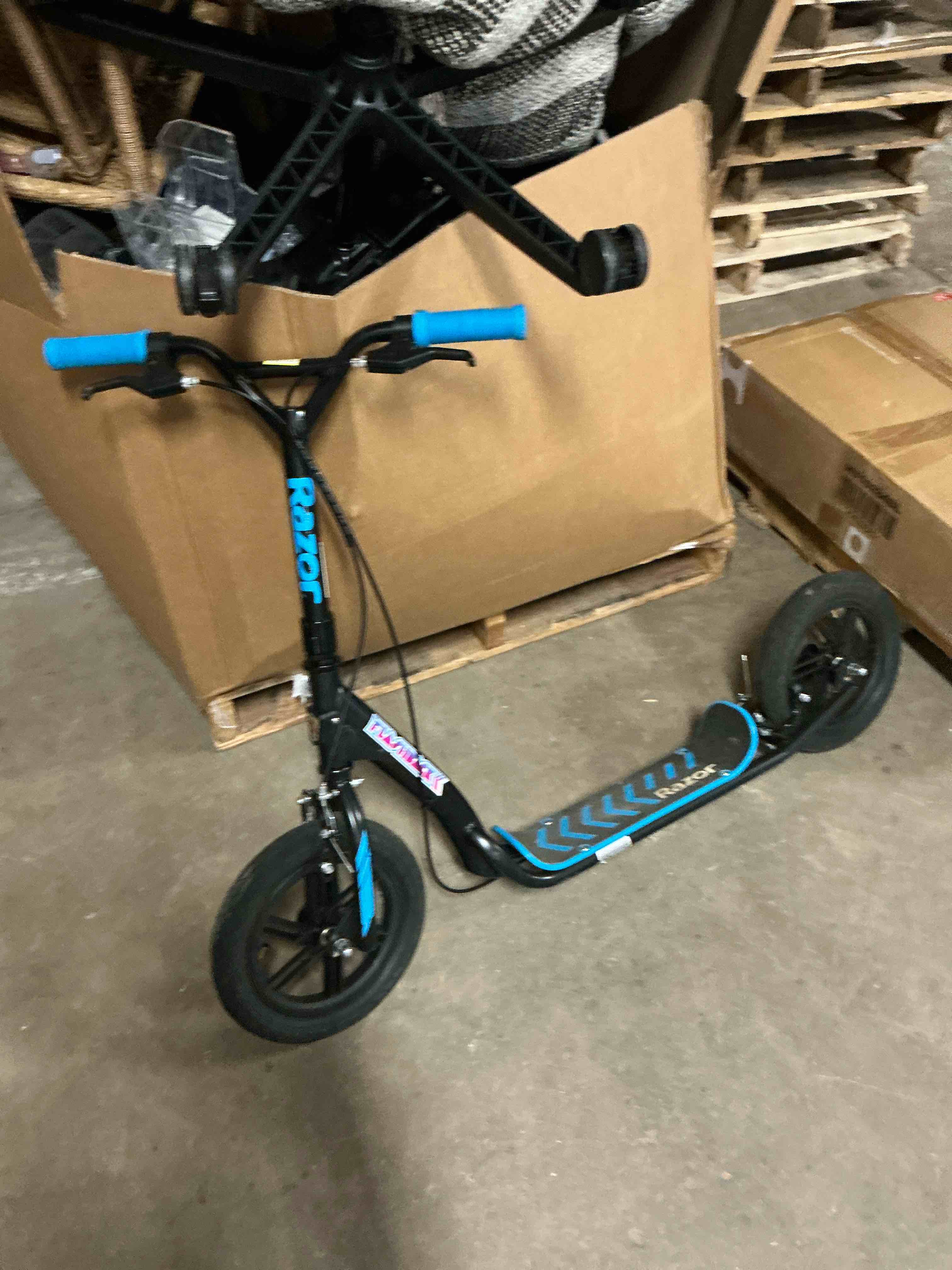 Condition photo showing Good Condition for Razor Flashback