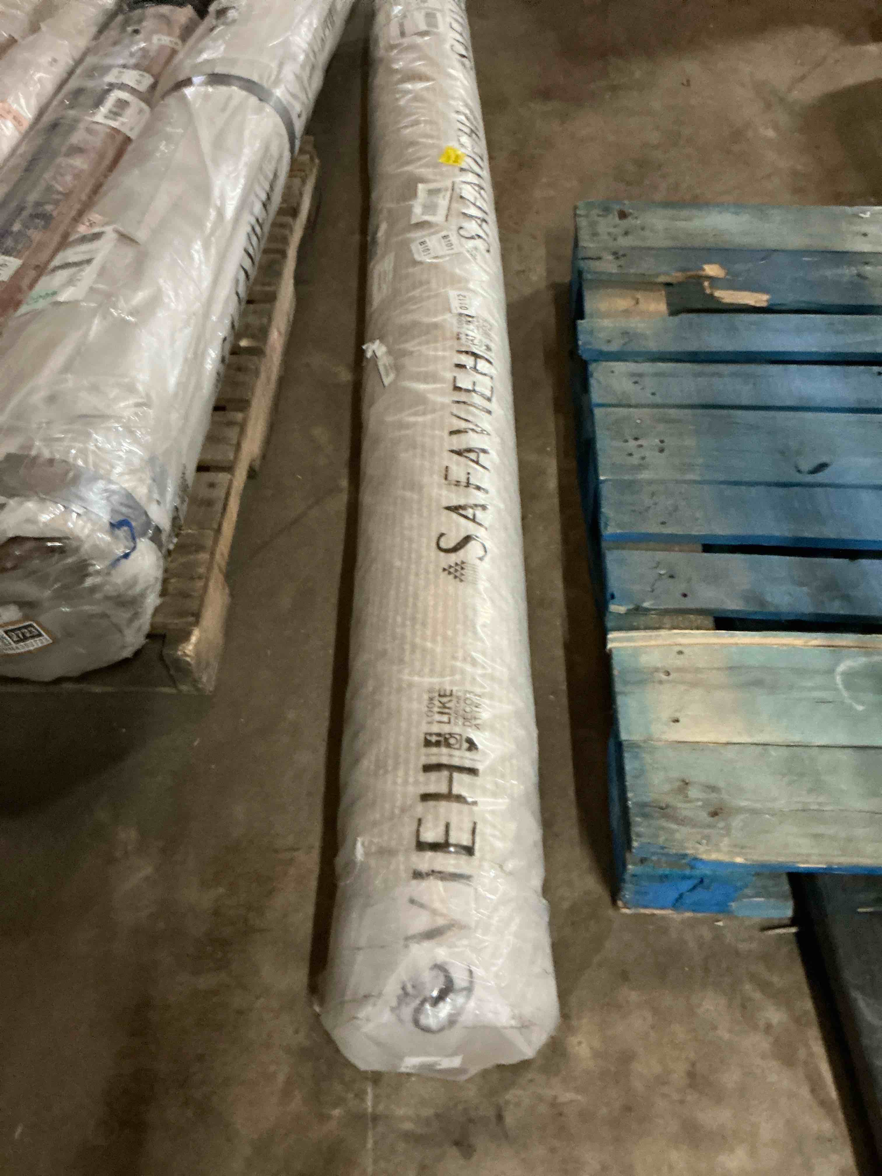 Condition photo showing Good Condition for Almus Solid Color Handmade Tufted Area Rug in Beige/Ivory