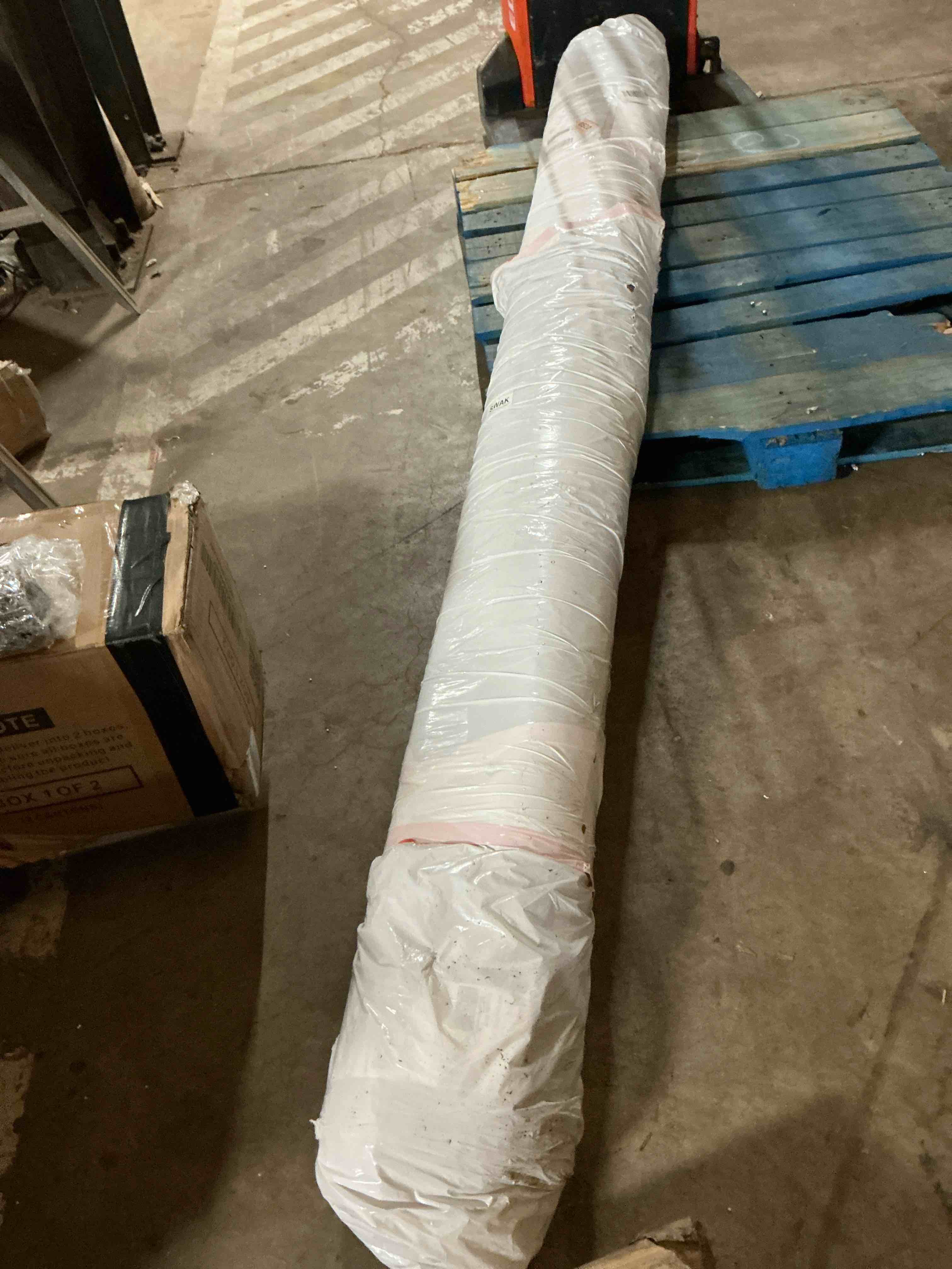 Condition photo showing Good Condition for Almyra Oriental Forest Green/Light Blue Area Rug