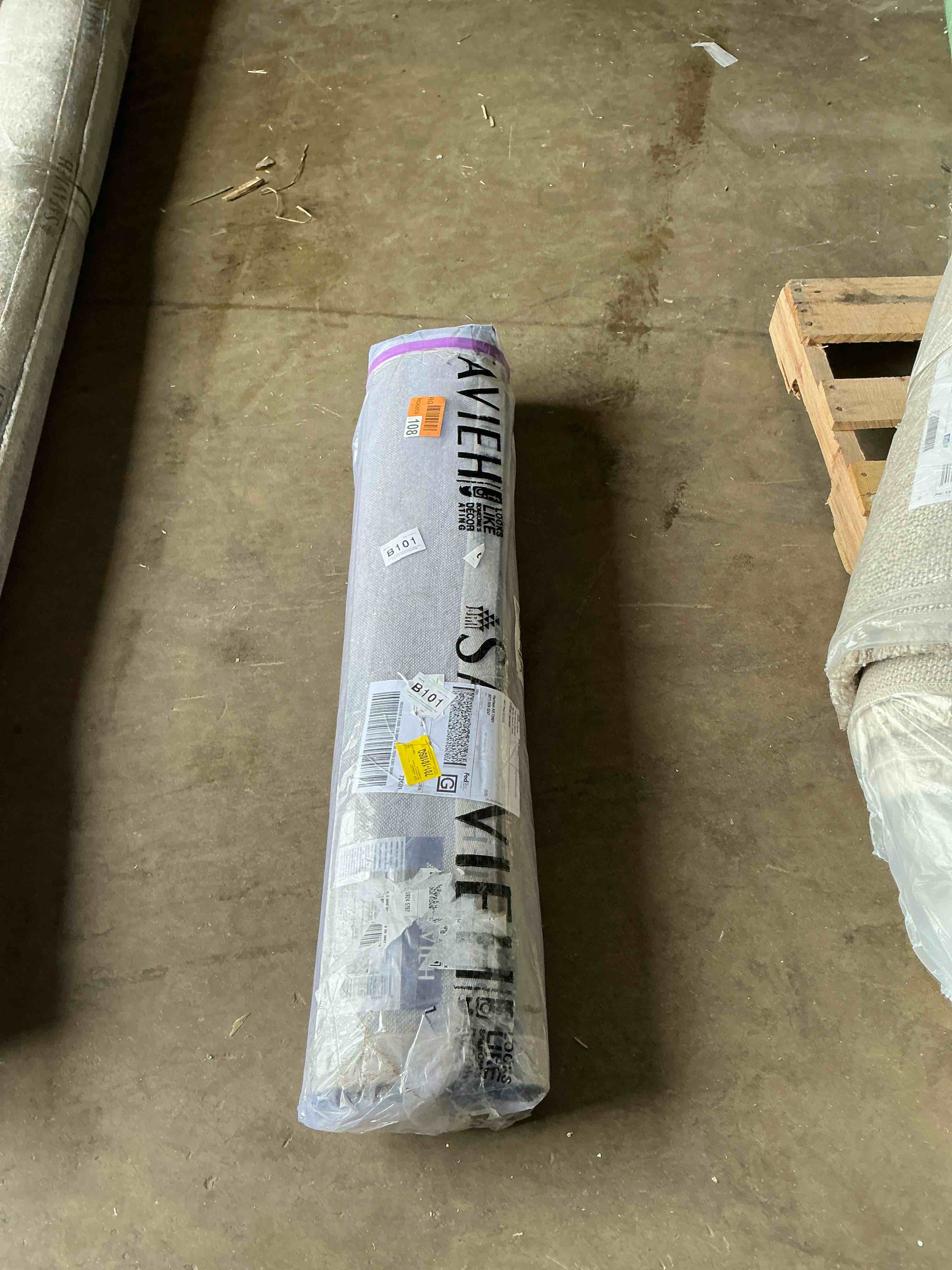 Condition photo showing Good Condition for Olivarria Hand Tufted Wool, Viscose, And Cotton With Latex Abstract Rug