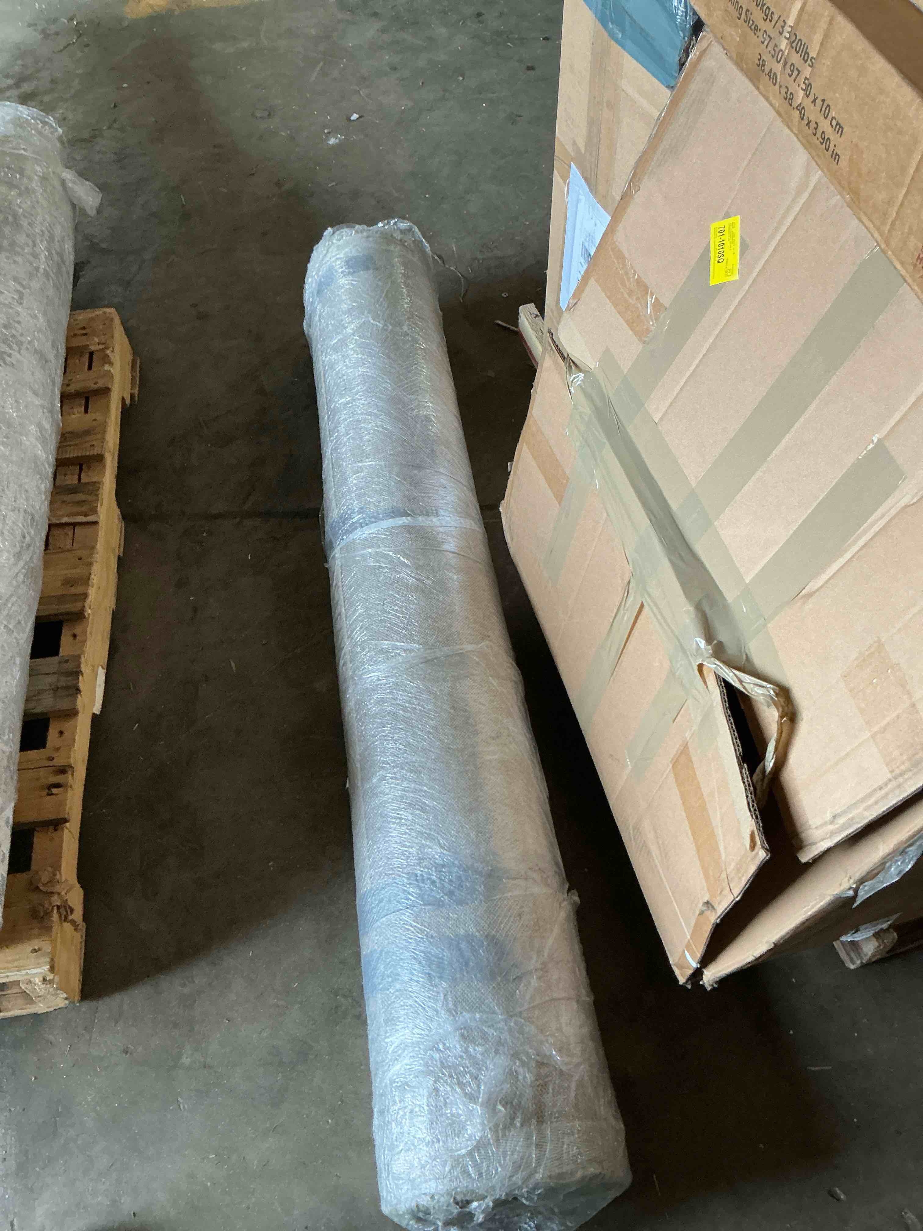 Condition photo showing Good Condition for Safavieh teal area rug