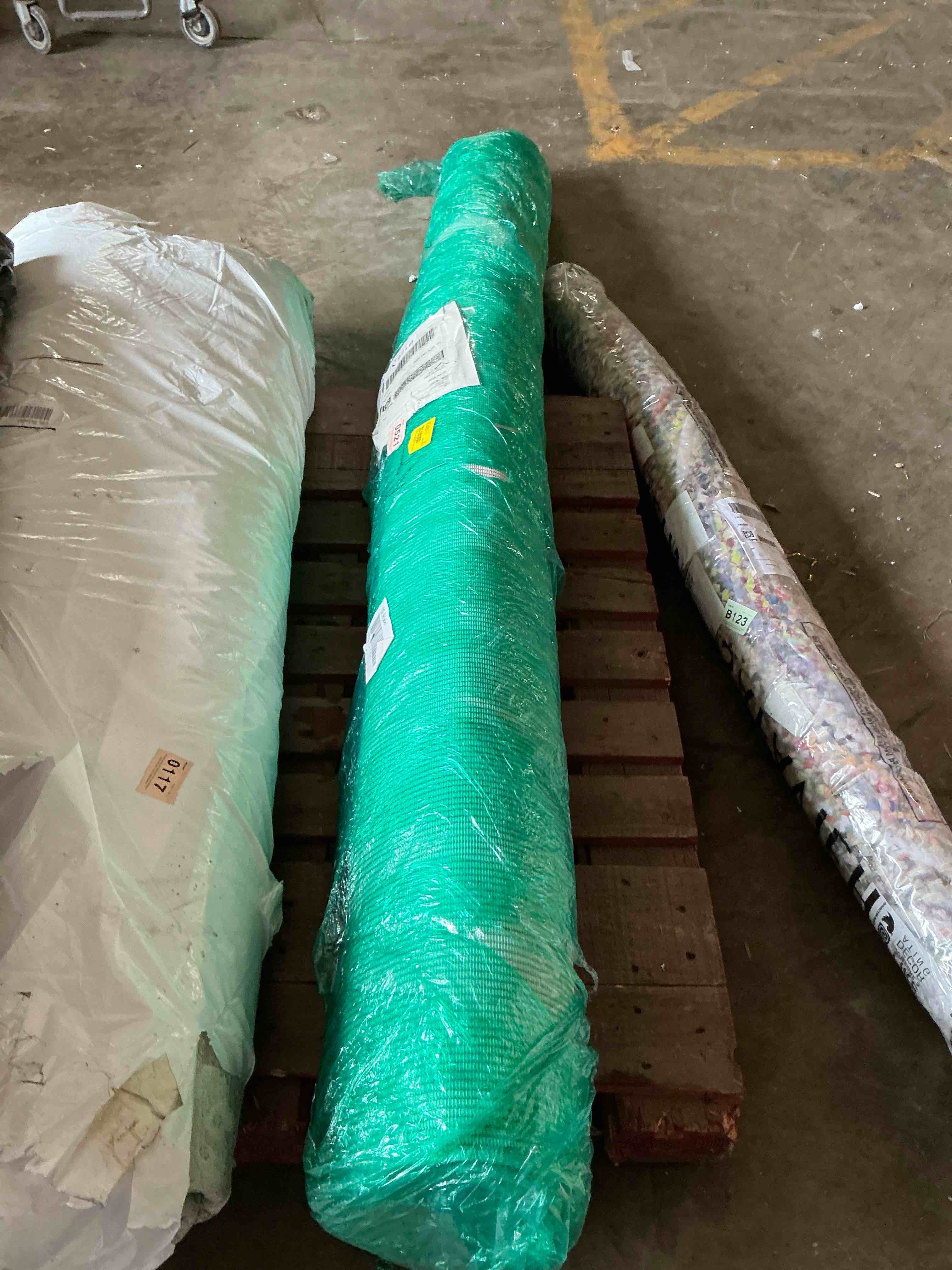 Condition photo showing Good Condition for Zuhur Area Rug