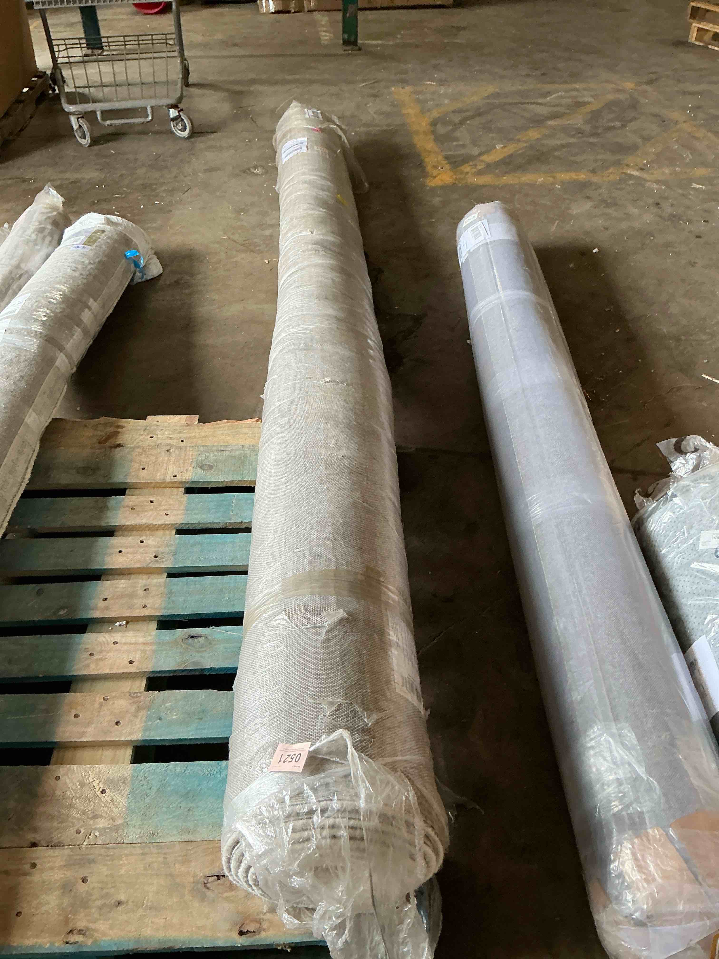 Condition photo showing Good Condition for Cleckheaton Hand Tufted Wool Rug