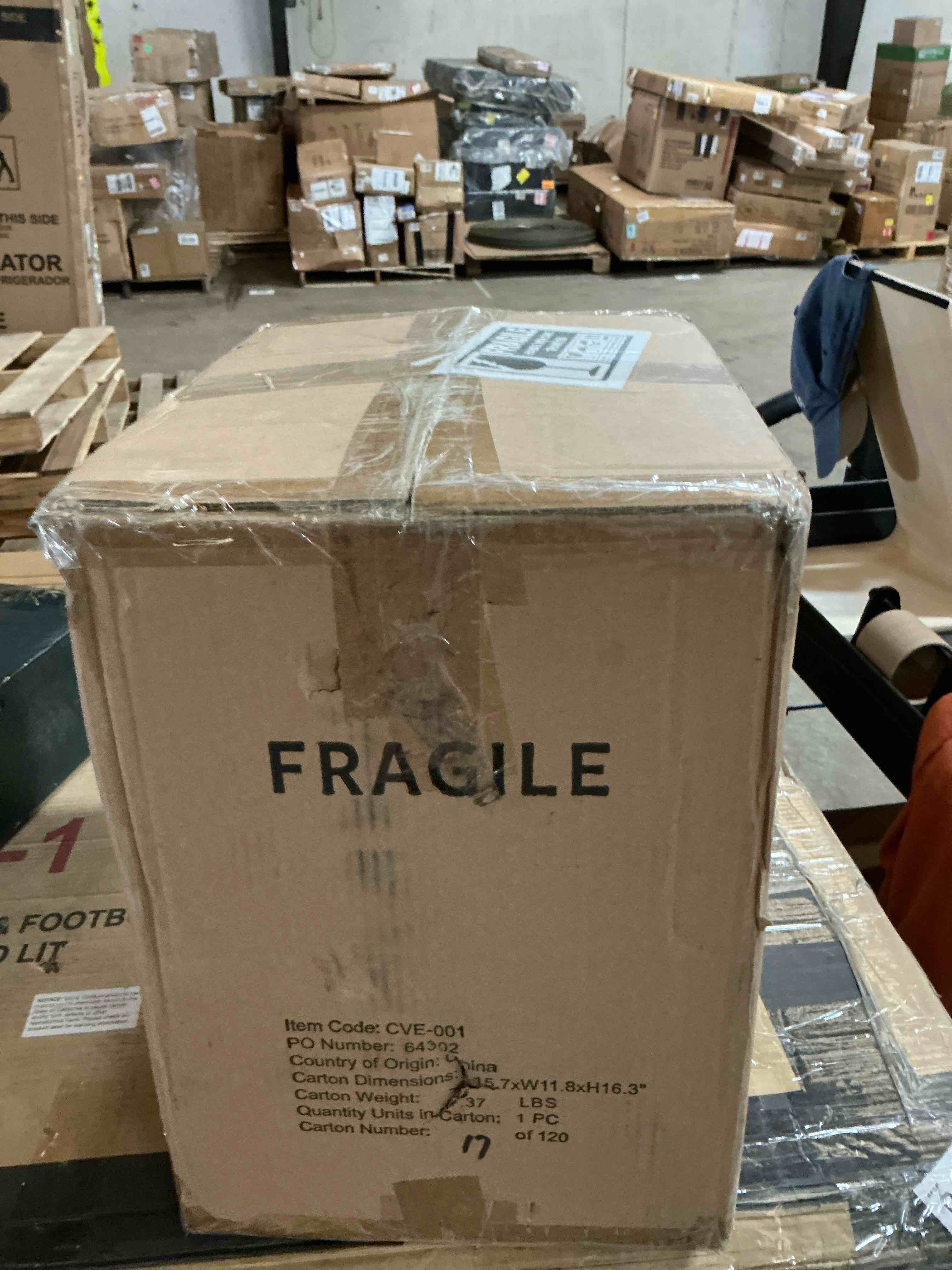 Condition photo showing Good Condition for Henock Table Lamp