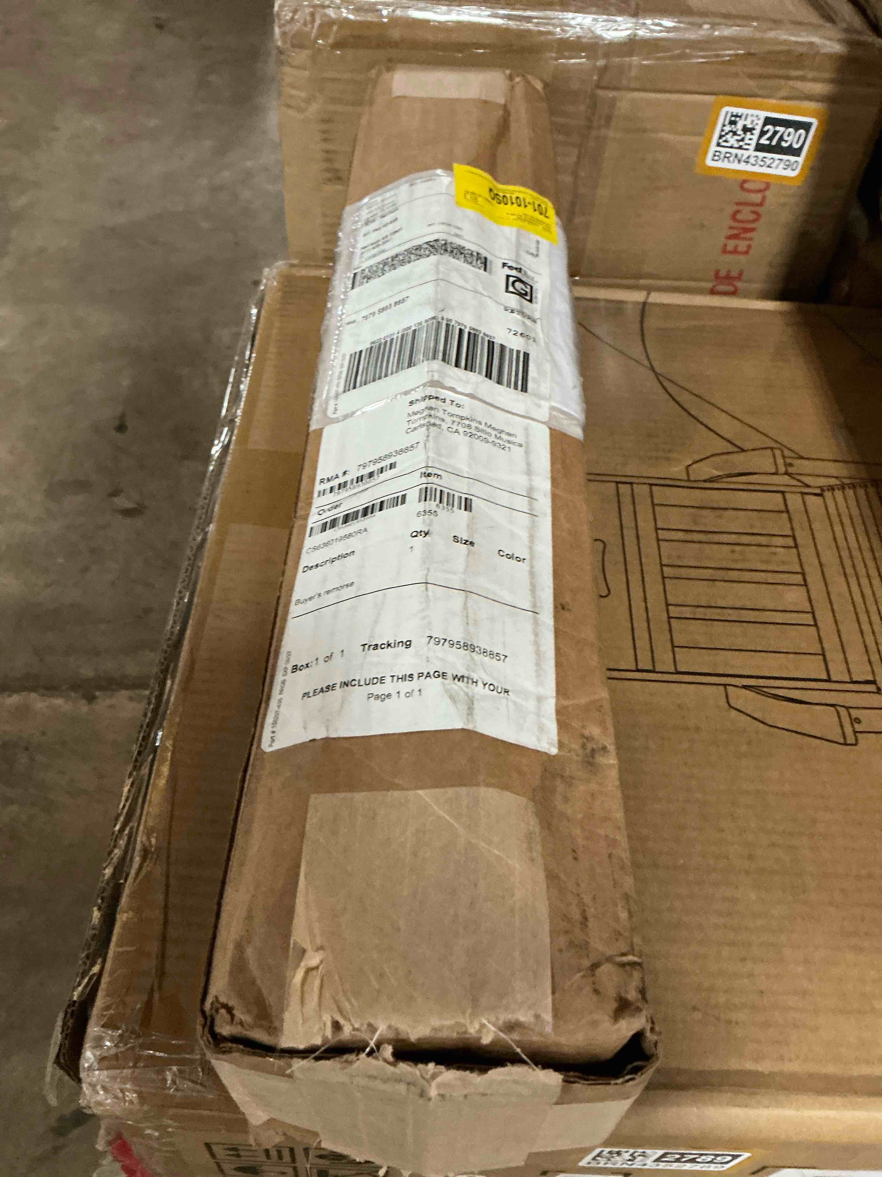 Condition photo showing Good Condition for Kioneli Ditto 18\u0027 L x 20.5" W Peel and Stick Wallpaper Roll