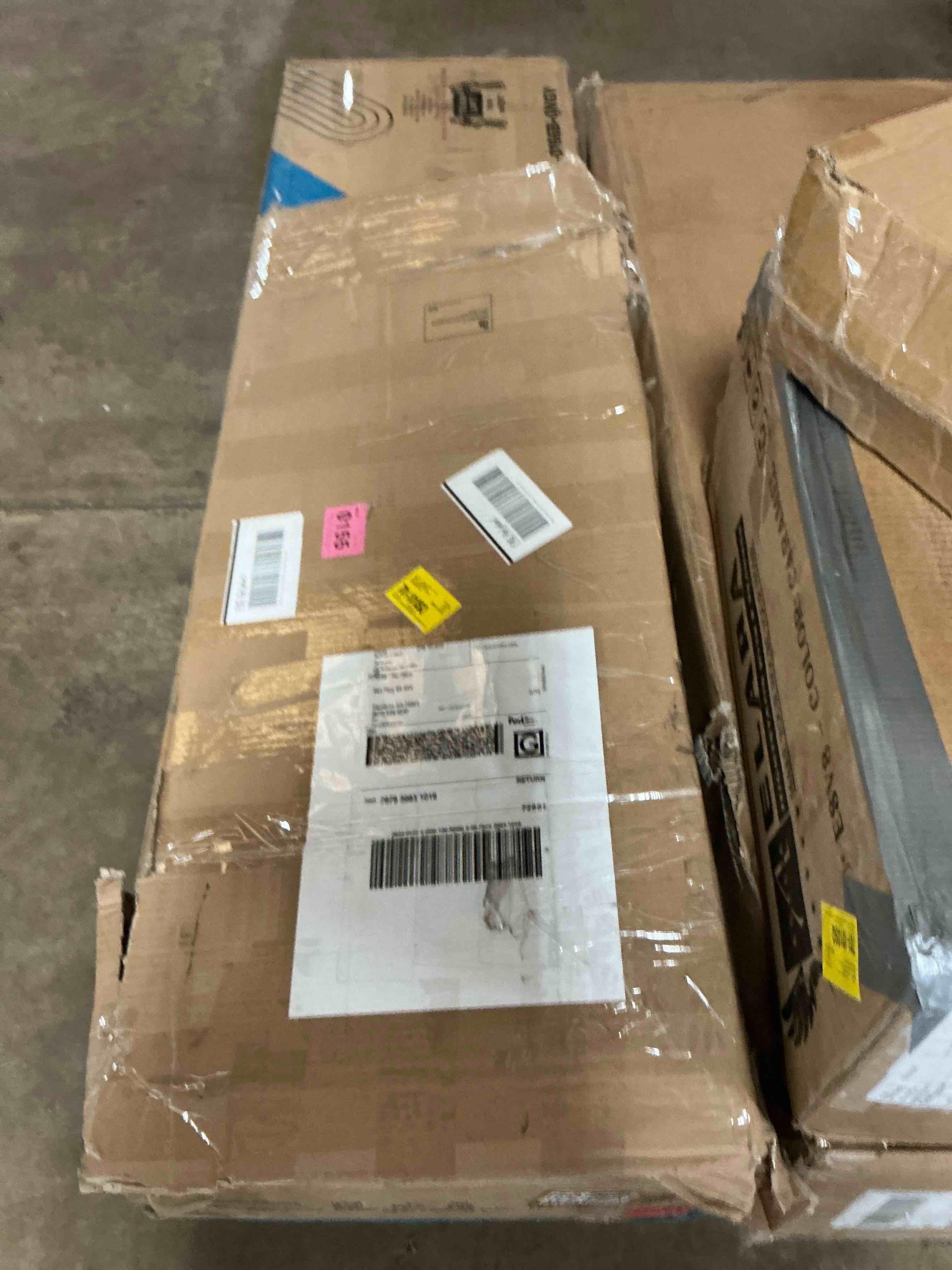 Condition photo showing Good Condition for Amy-Lei 4 Drawer 33" W Dresser