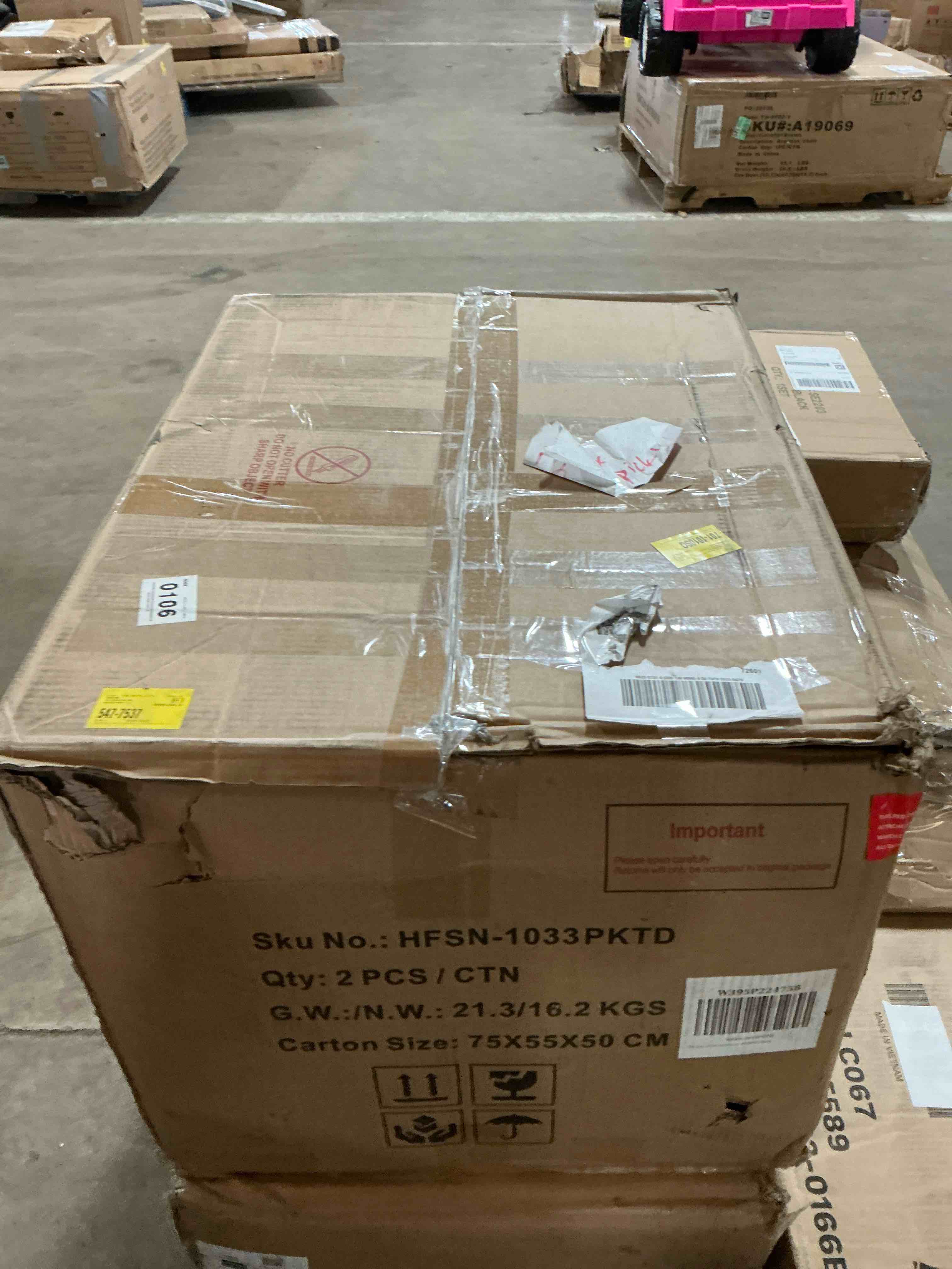 Condition photo showing Good Condition for Comfortable Velvet Upholstered Accent Chair Set for Living Room, Stylish and Durable.