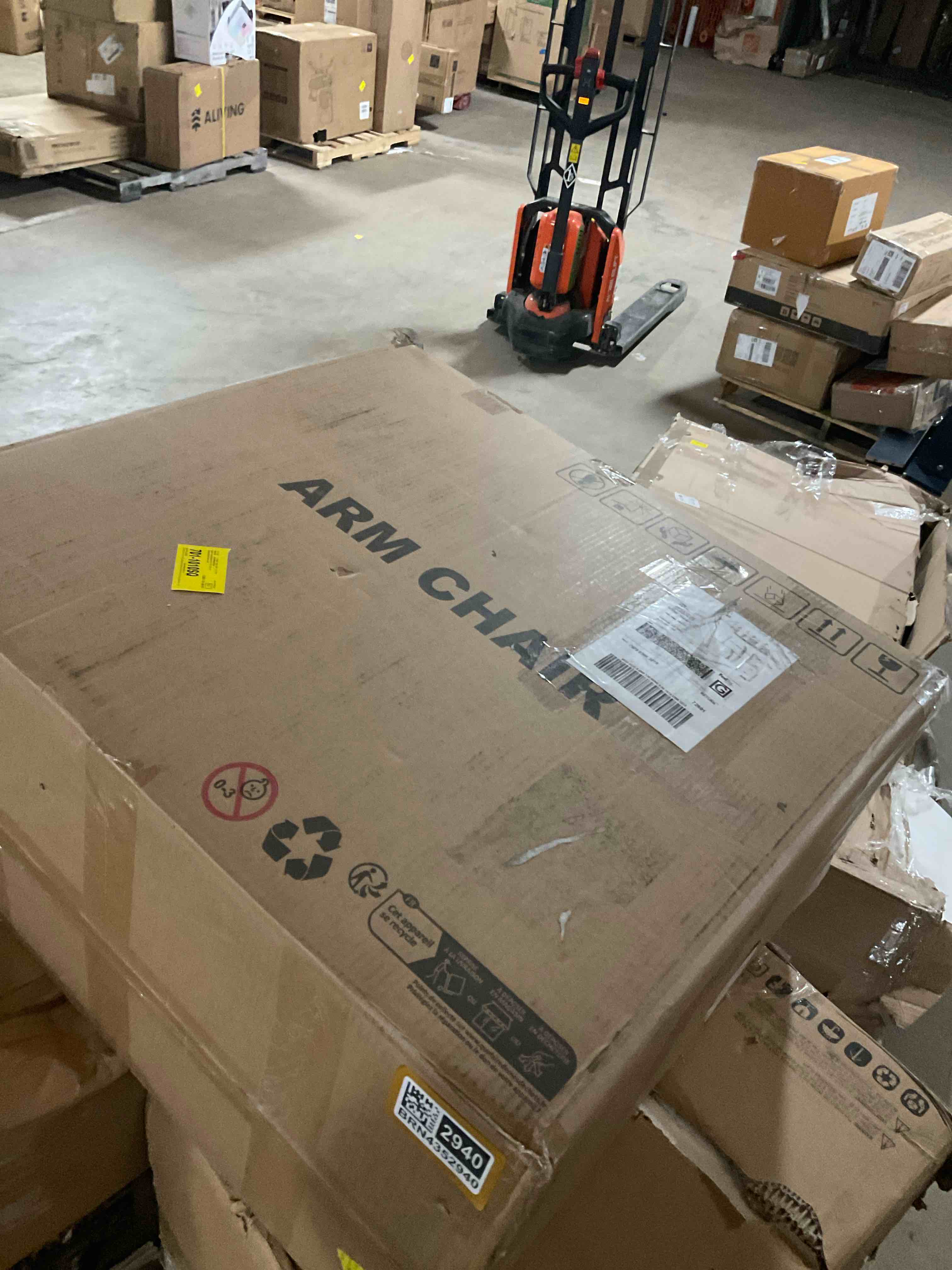 Condition photo showing Good Condition for Havva 21.65\u0027\u0027 Wide Tufted Artificial Leather Mid-Century Modern Armchair