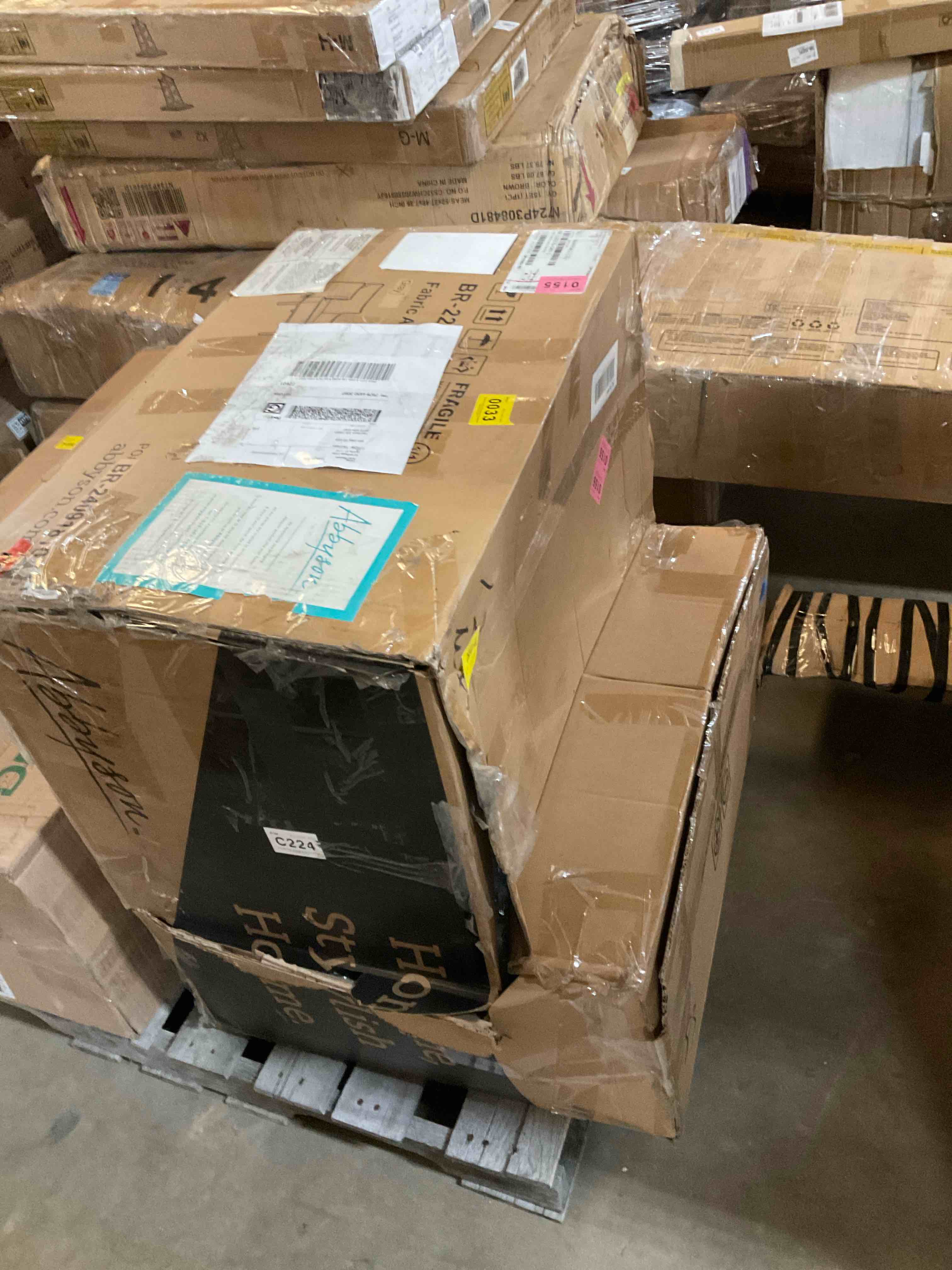 Condition photo showing Good Condition for Fidelius 29.3\u0027\u0027 Wide Armchair