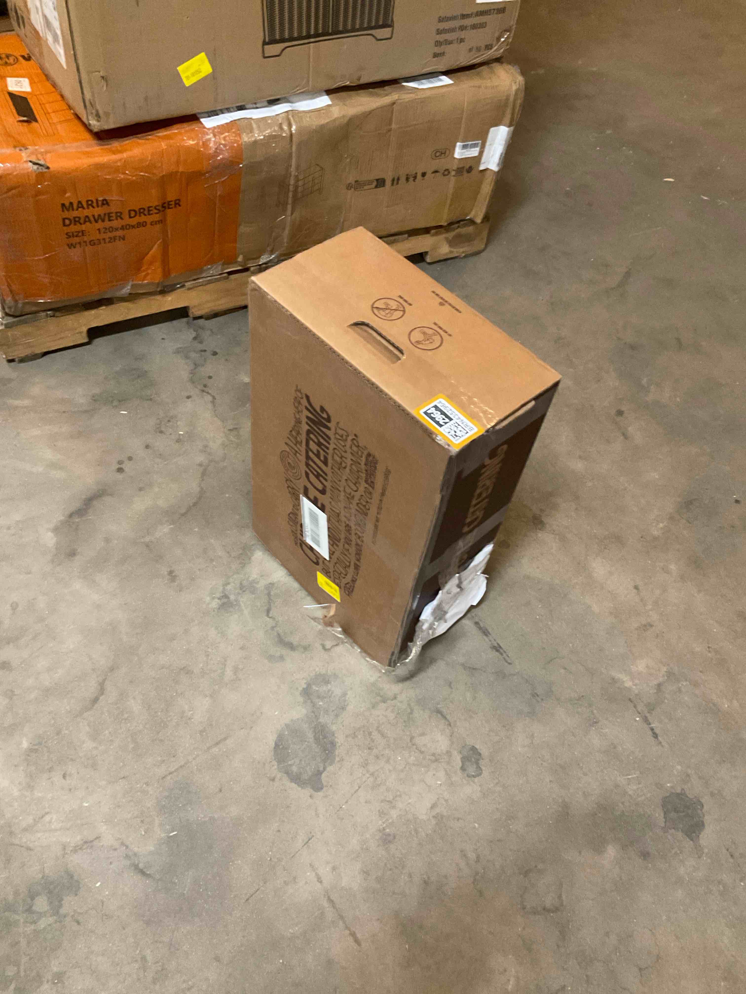 Condition photo showing Good Condition for 18\u0027 L x 18" W Peel and Stick Wallpaper Roll