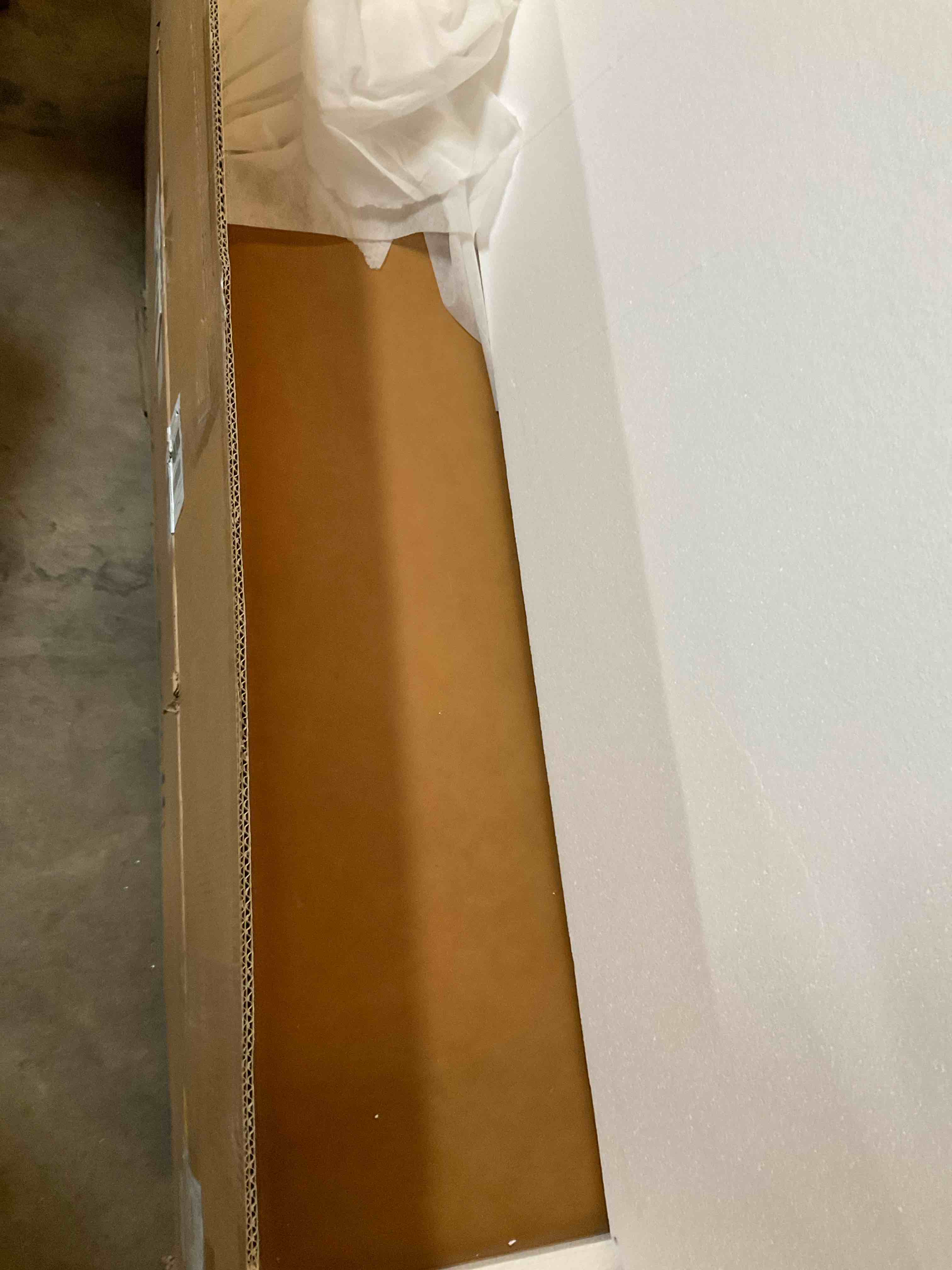 Condition photo showing Good Condition for trunk bench 