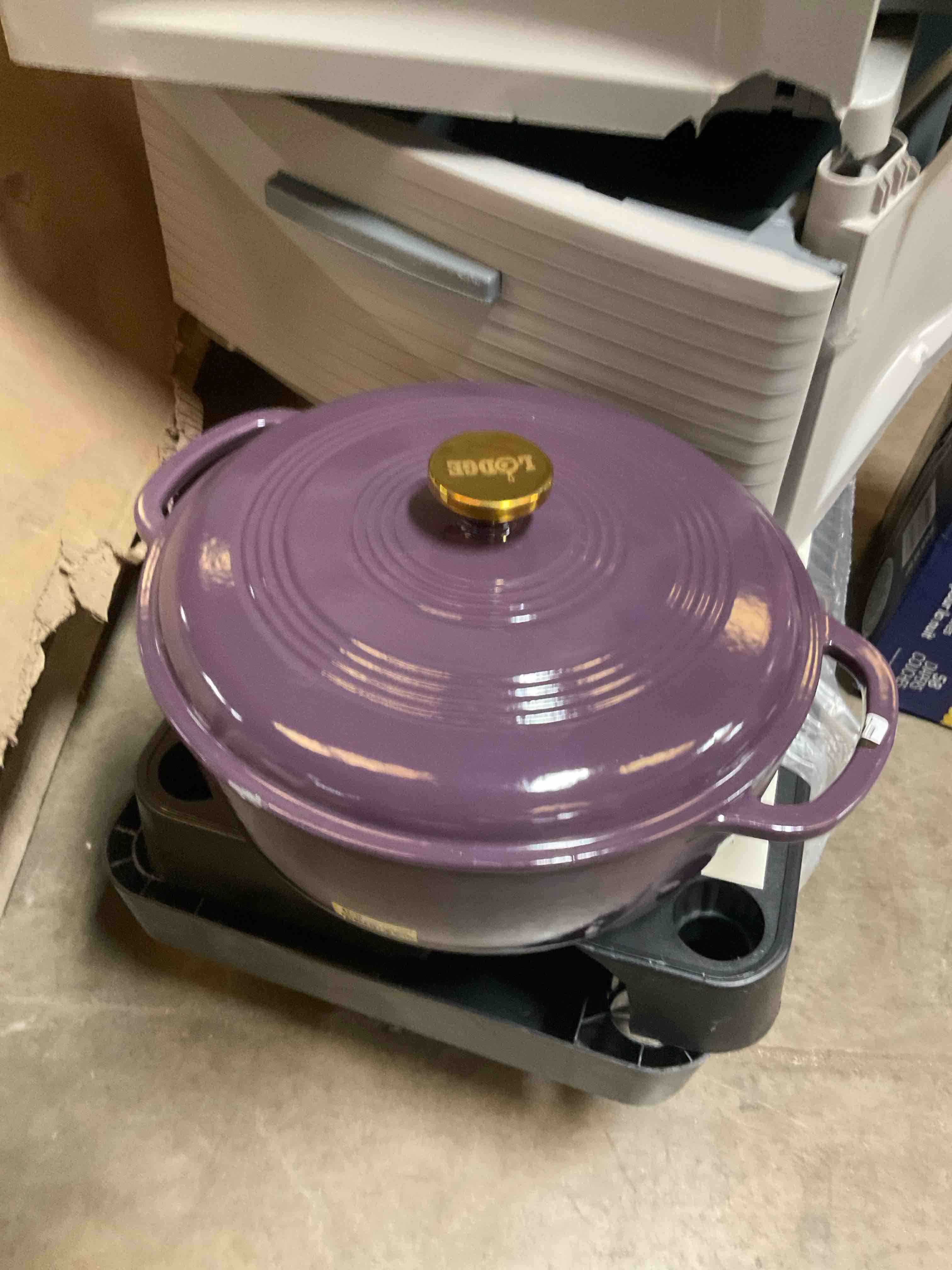 Condition photo showing Good Condition for lodge purple Dutch oven stove top pot