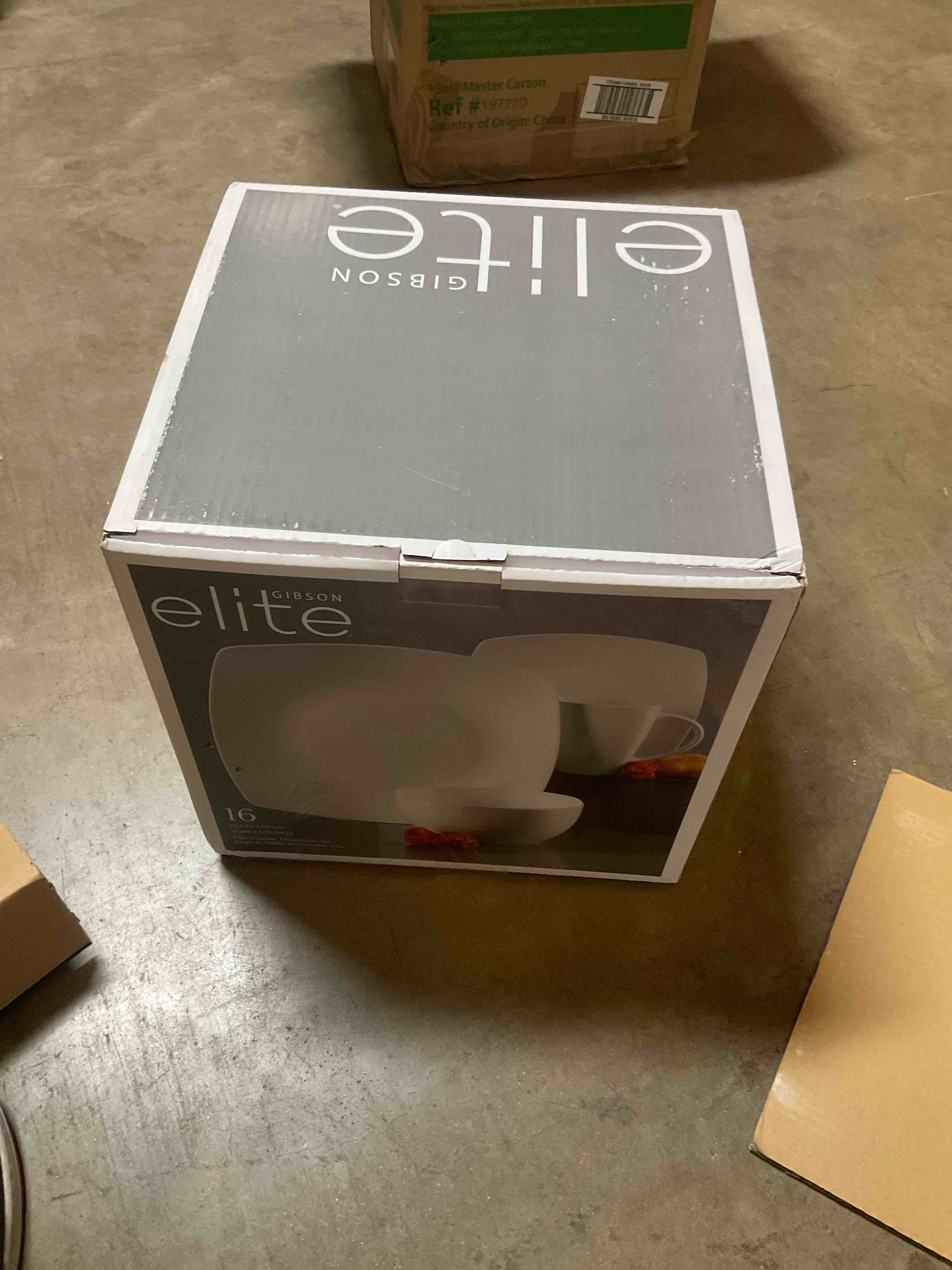 Condition photo showing Good Condition for Gibson elite 16 pieces