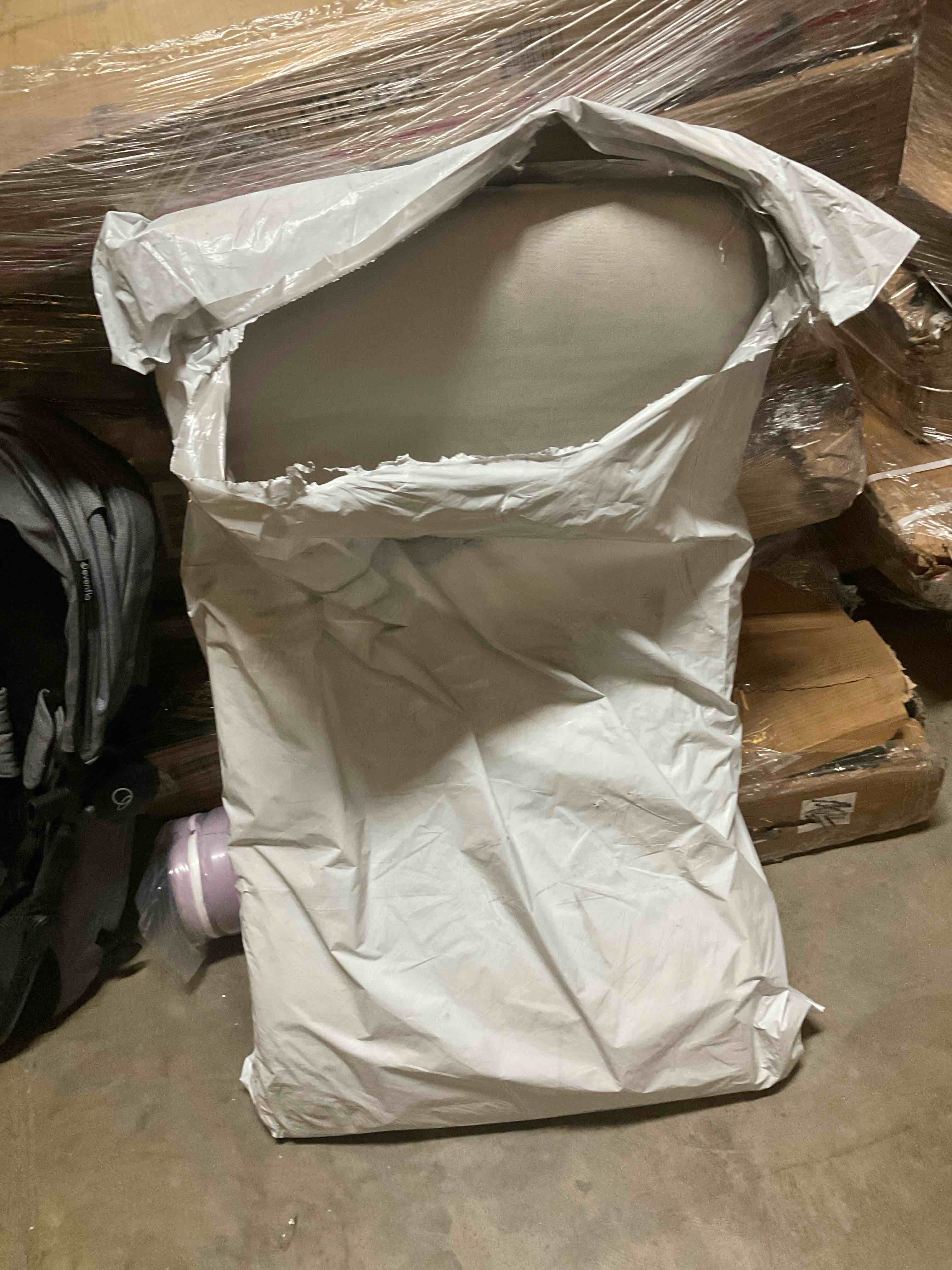 Condition photo showing Good Condition for threshold twin bed mattress 