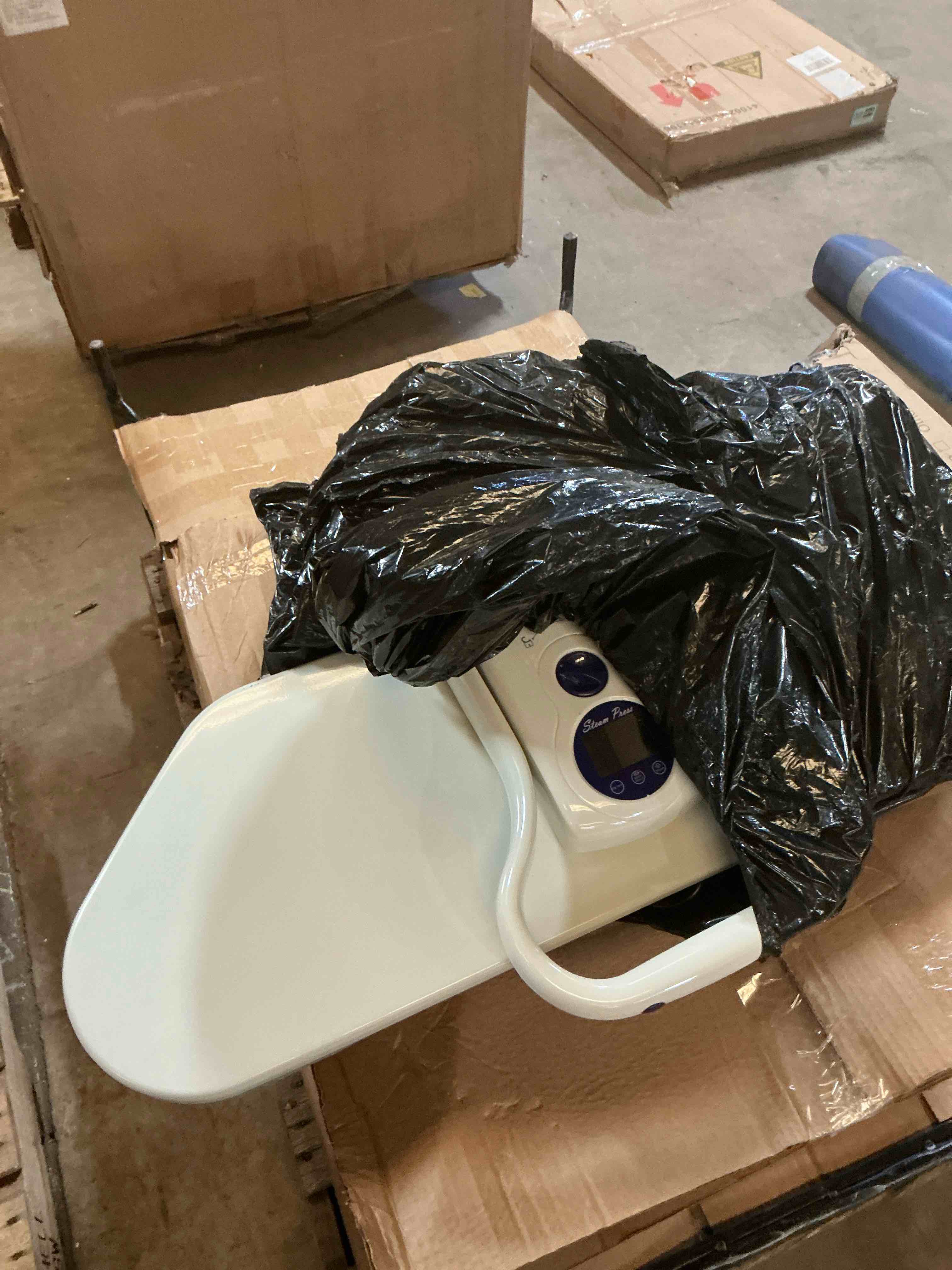 Condition photo showing Good Condition for Steam Press