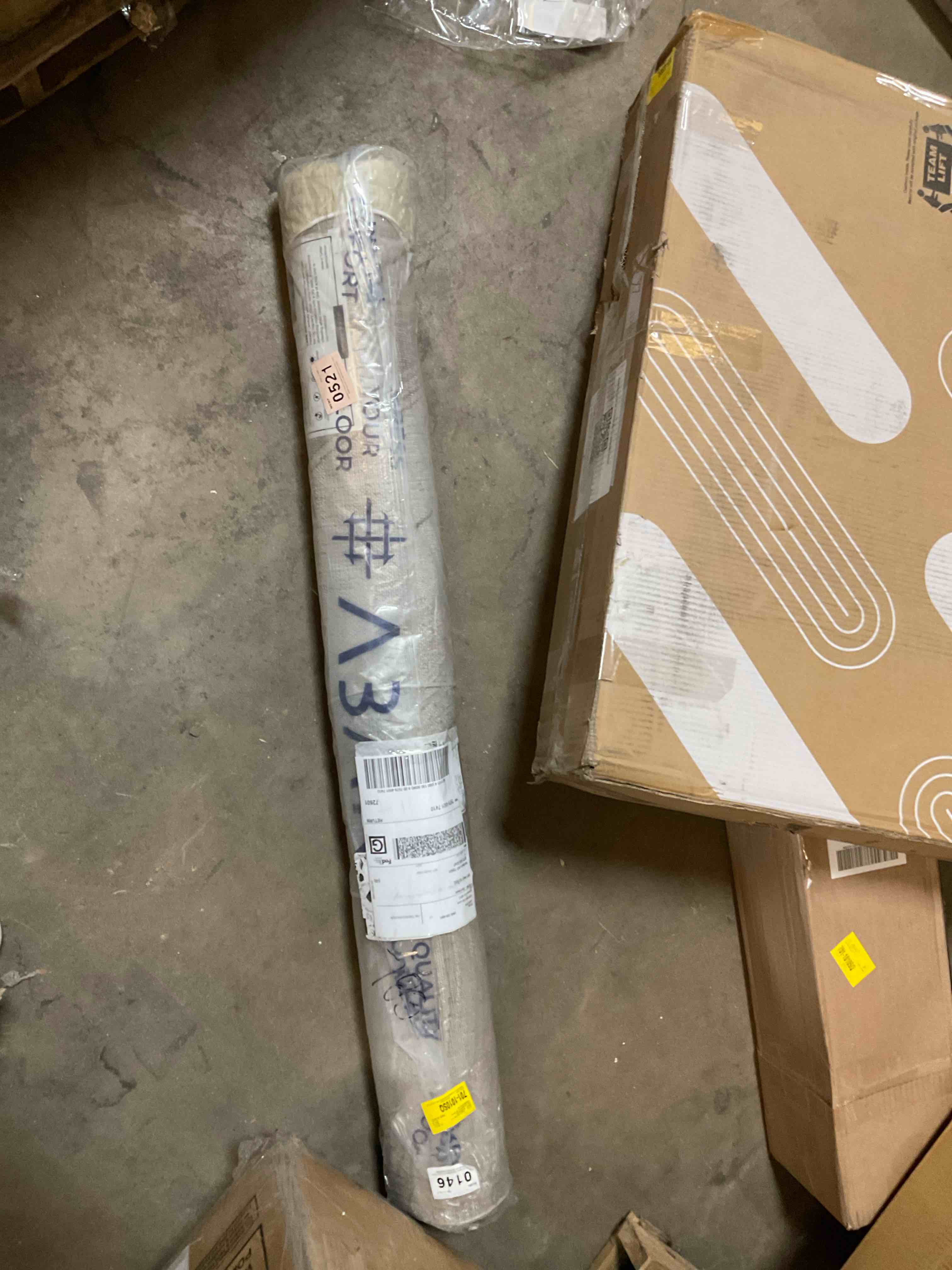 Condition photo showing Good Condition for Micadeau Abstract Gray Area Rug