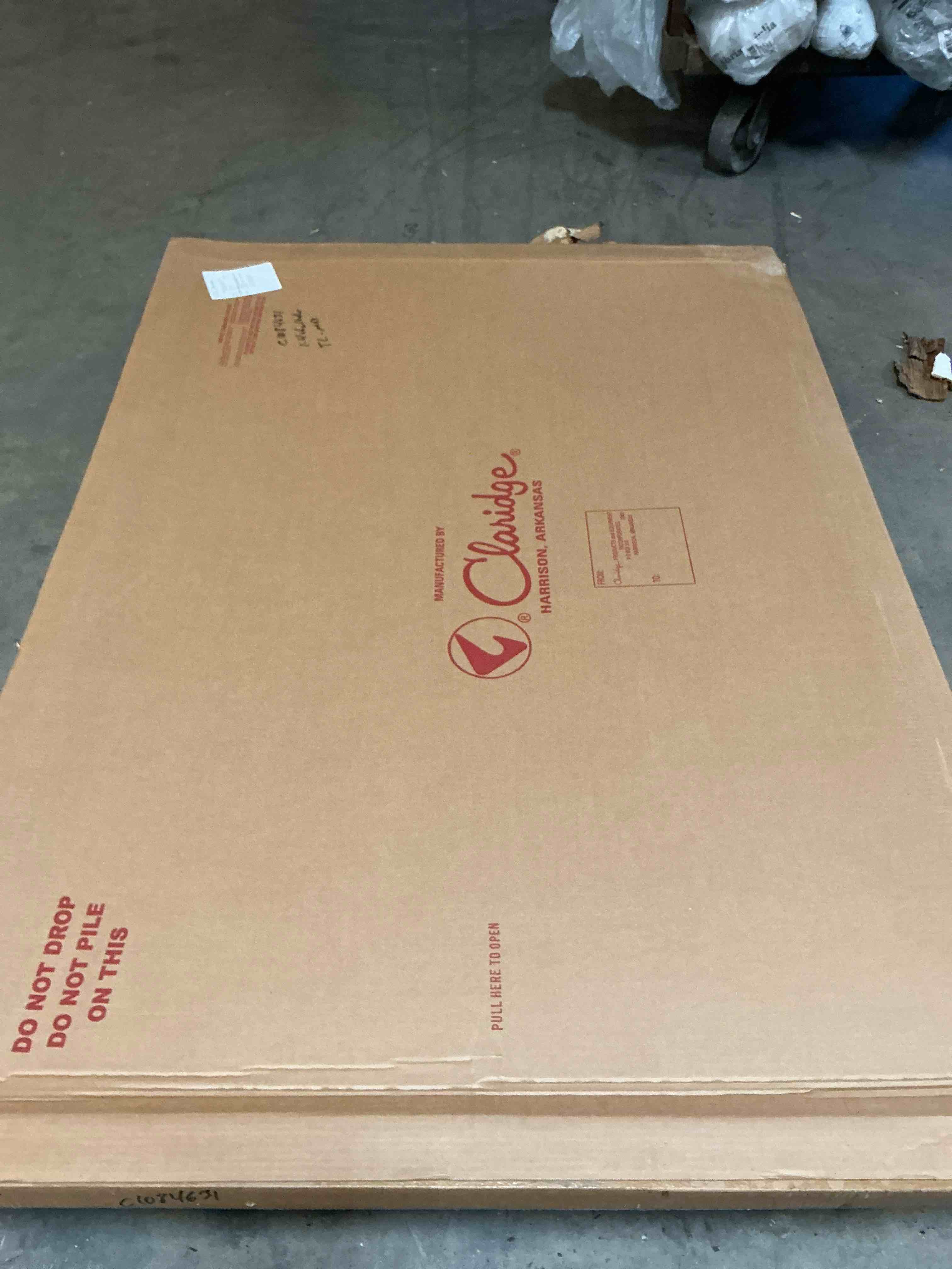 Condition photo showing Good Condition for Claridge c1084631 Tackboard 4x6