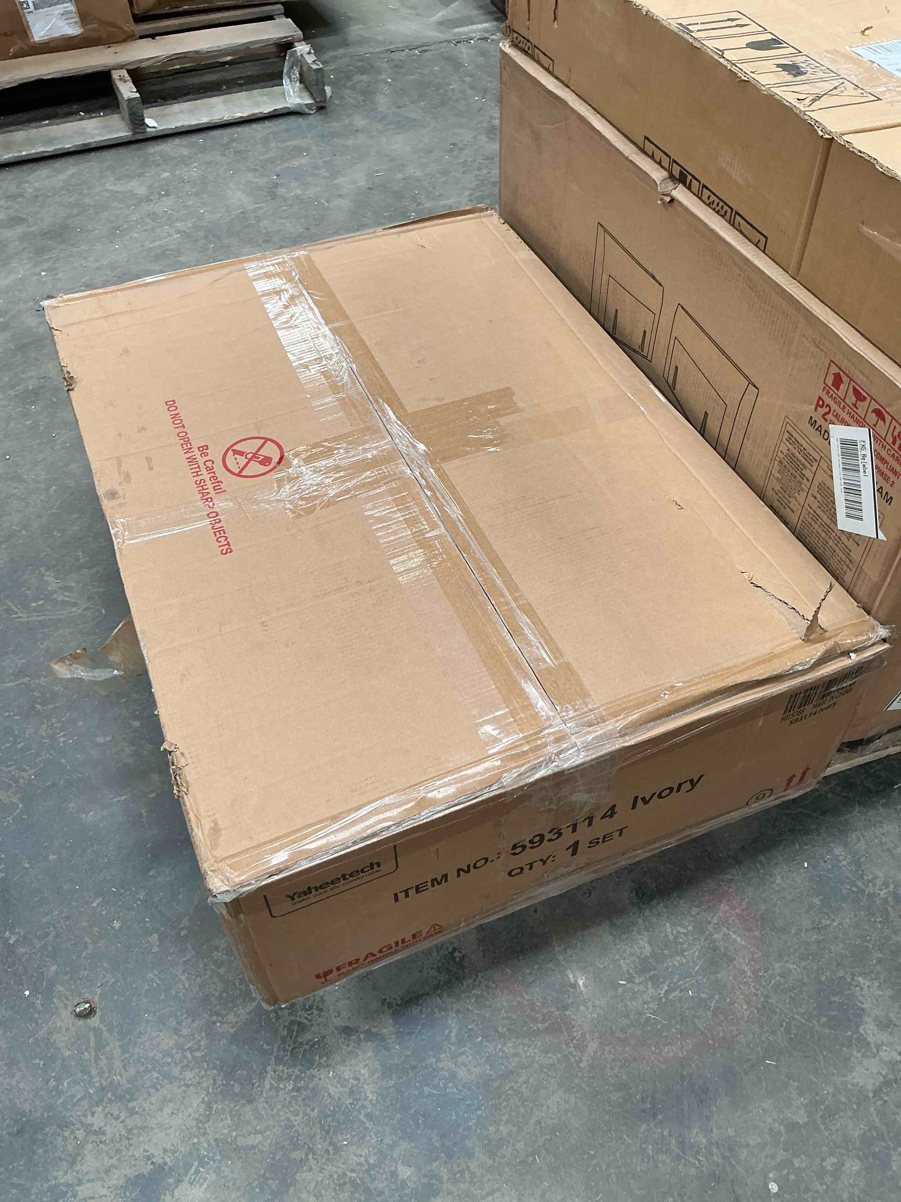 Condition photo showing Good Condition for (incomplete) asua 27.5" w polyester armchair