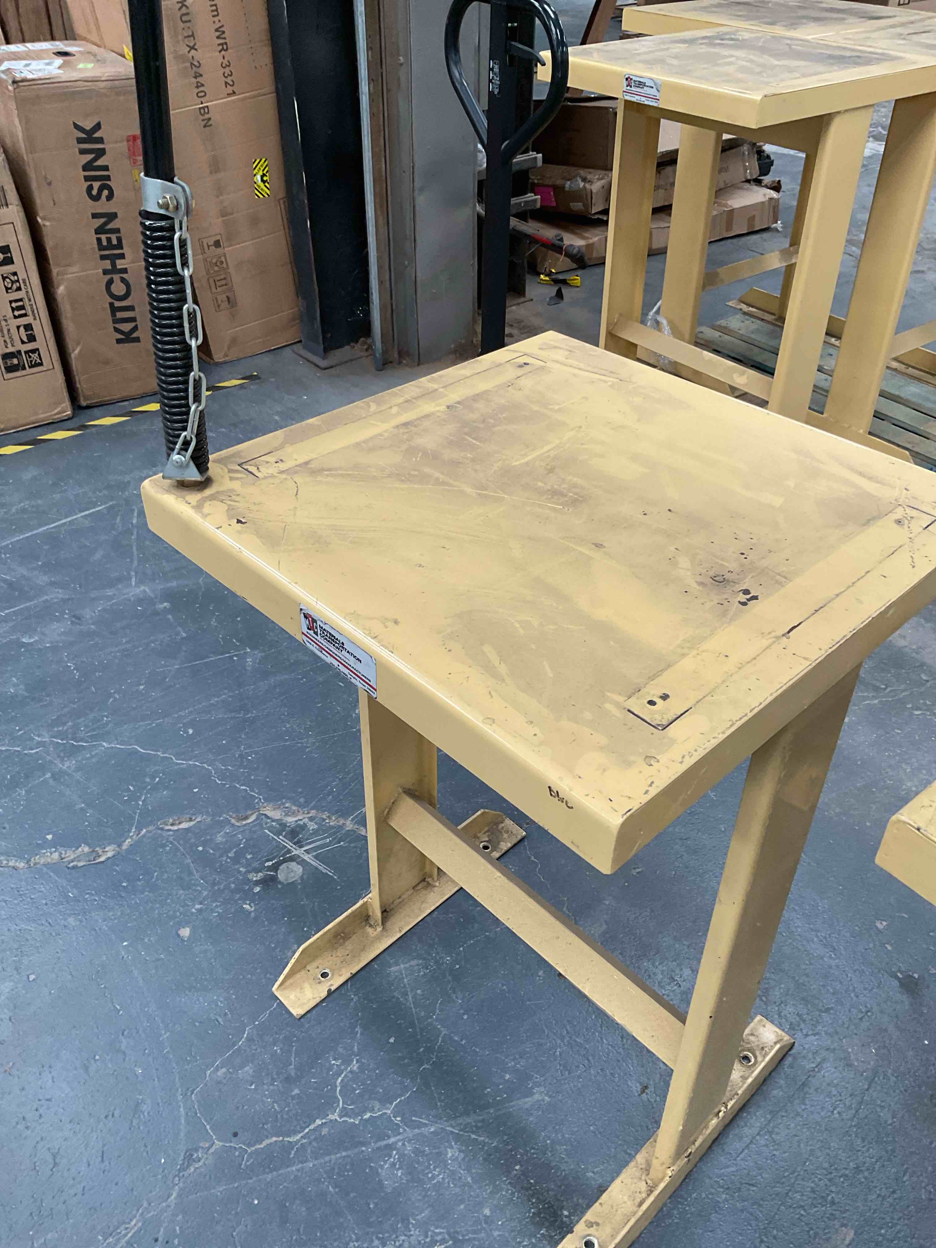 Condition photo showing Good Condition for heavy metal workspace with flexible metal bar