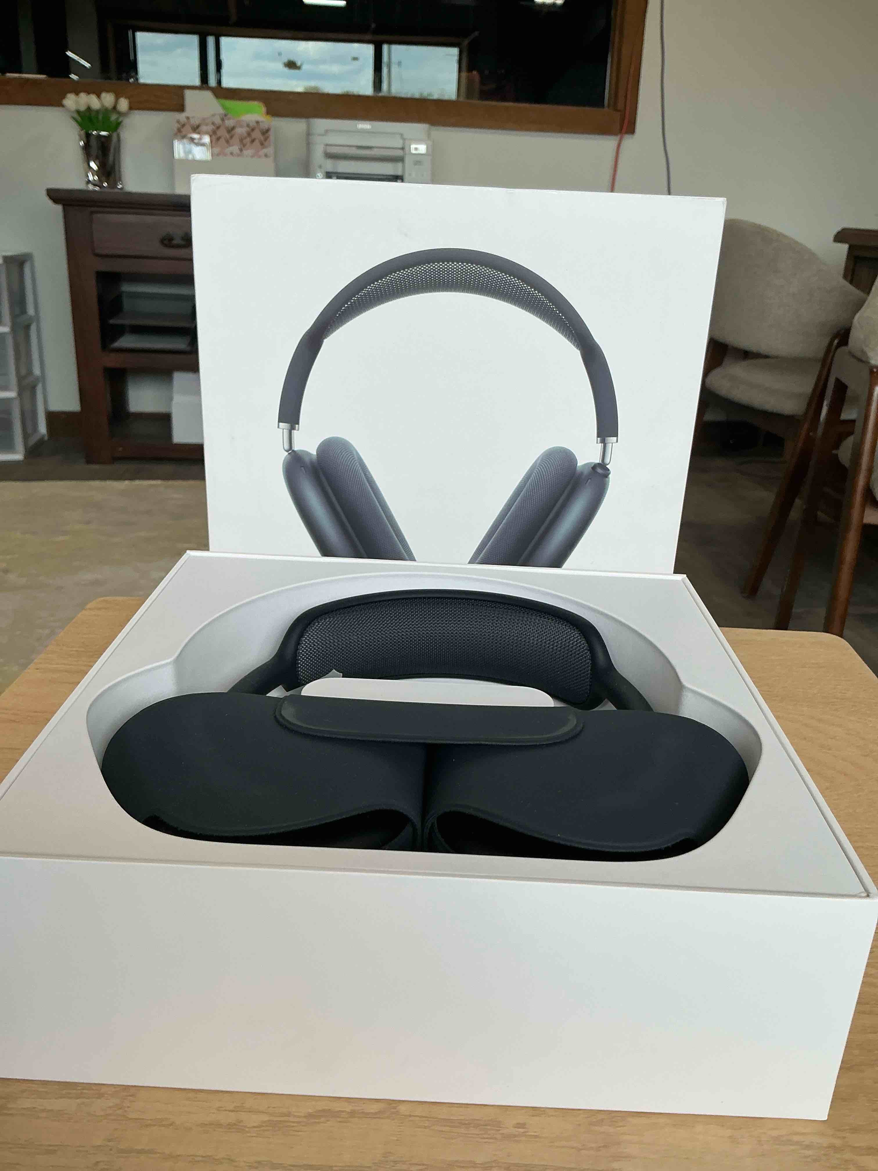 Condition photo showing New/Like New for apple airpods max wireless over-ear headphones, pro-level active noise cancellation, transparency mode, personalized spatial audio, usb-c charging, bluetooth headphones for iphone - midnight midnight without applecare+