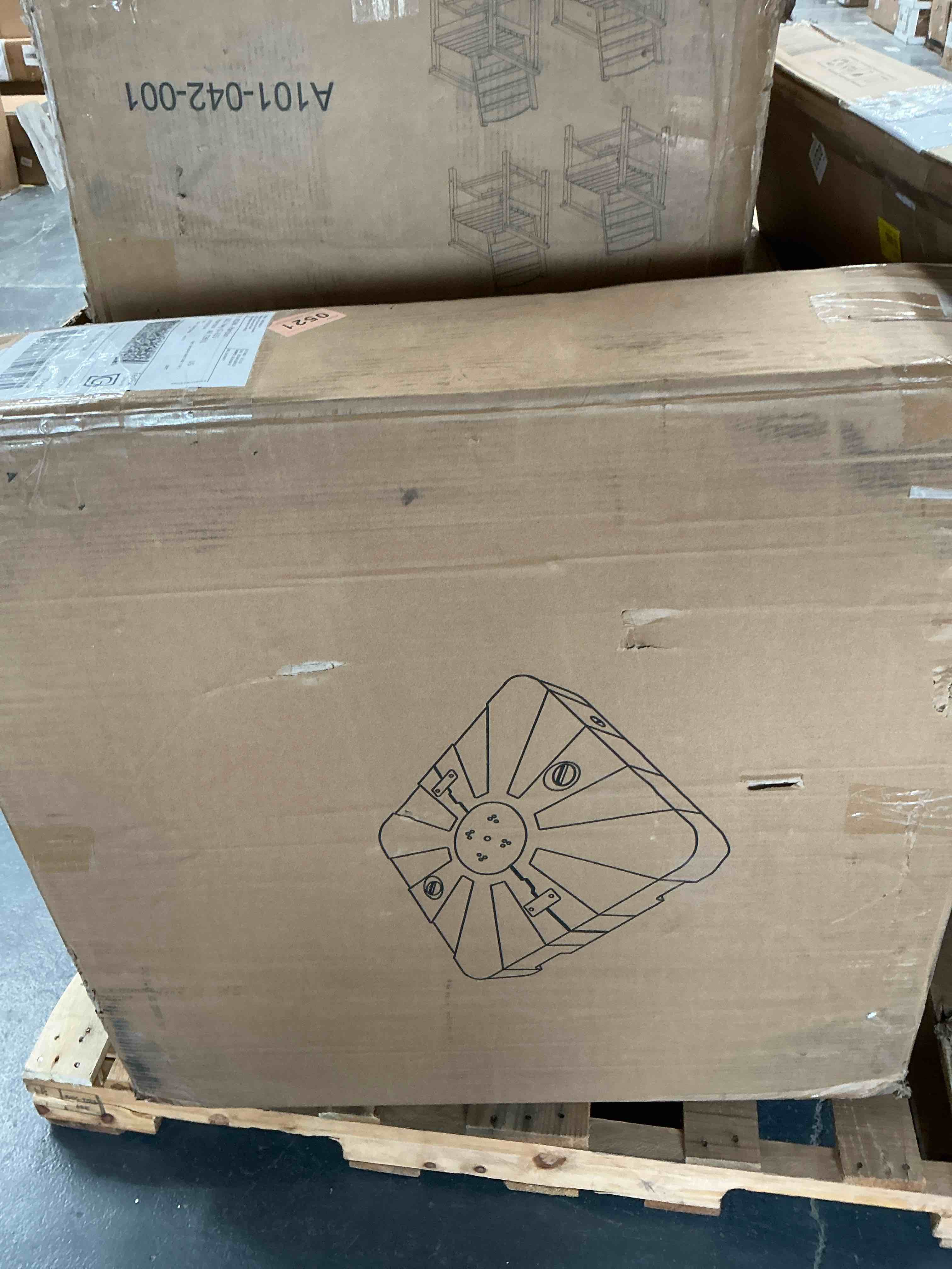 Condition photo showing Good Condition for 2-piece umbrella base