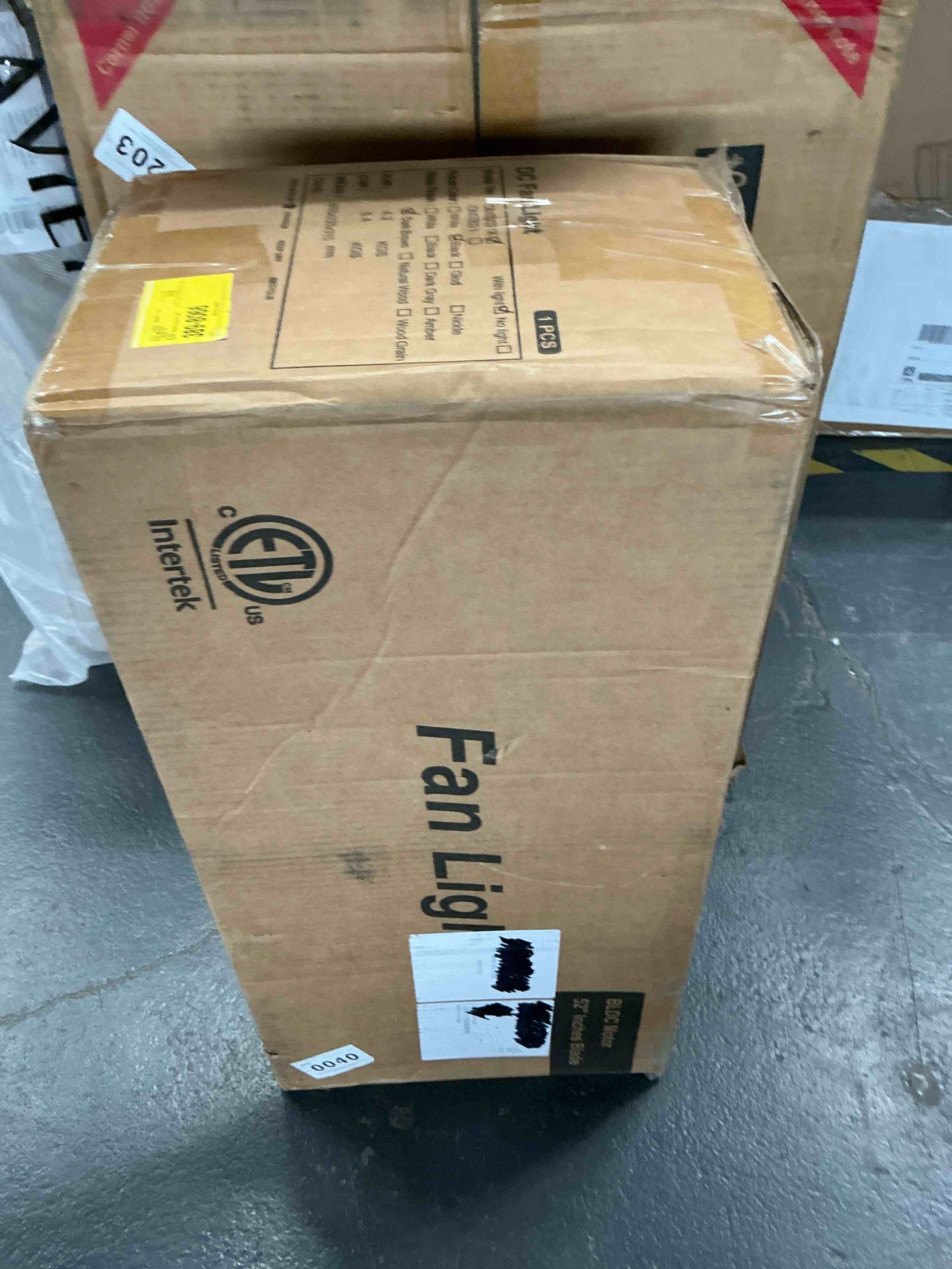 Condition photo showing Good Condition for dm33021x ceiling fan with light