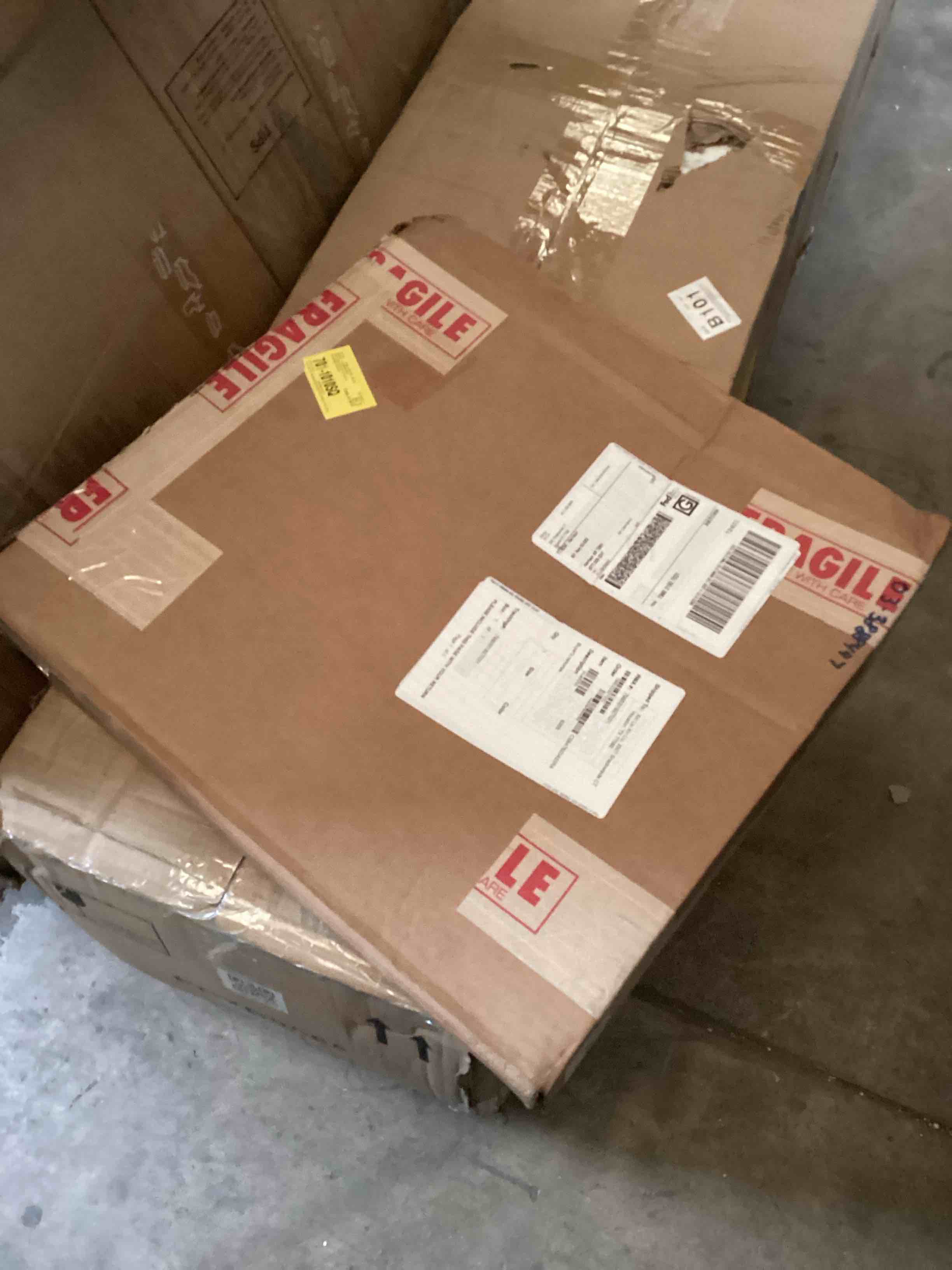 Condition photo showing Good Condition for round gable vent louver, non-functional