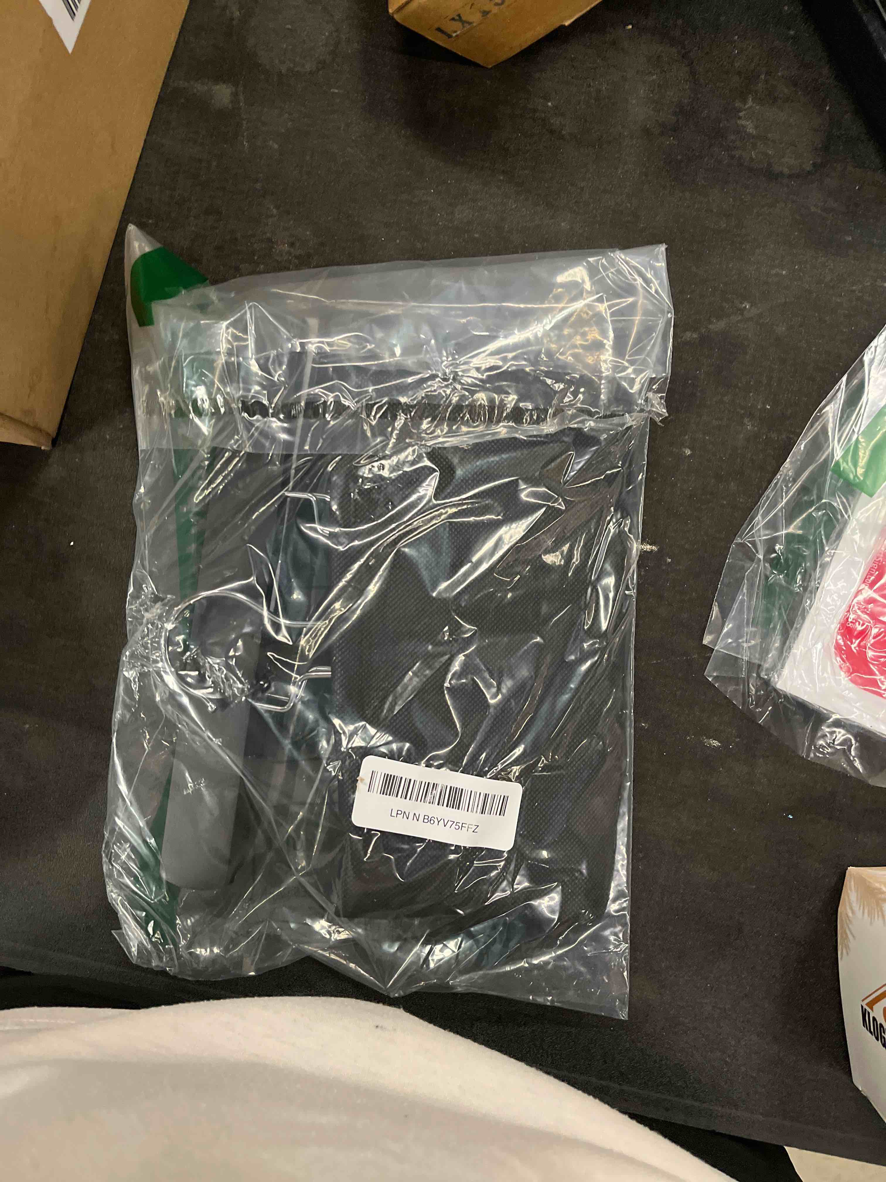 Condition photo showing Good Condition for hair extensions hanger with storage bag hairpieces storage holder wigs carrier case for store style hair black color 1 pcs, black