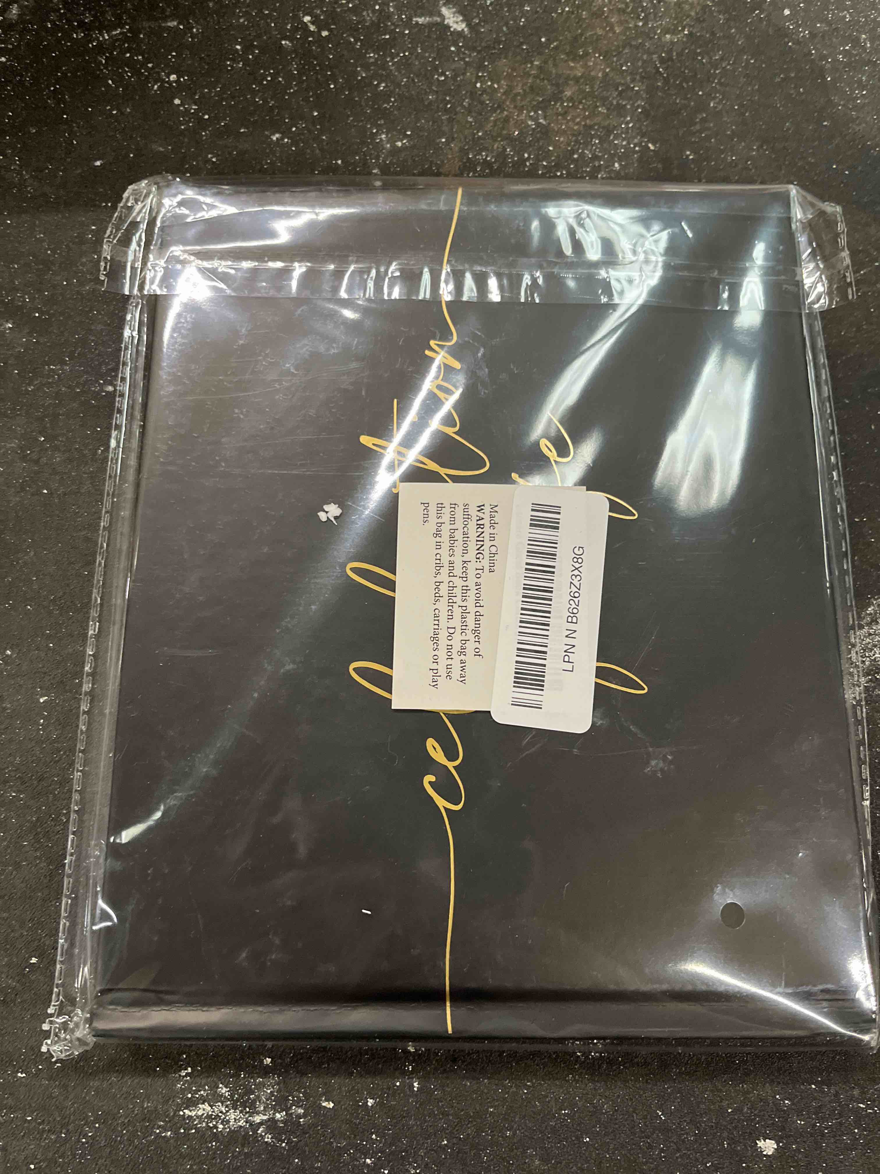 https://s3.amazonaws.com/lotting-images-prod/RustDustWanderlust/BRN4364711_1775746957046.jpeg
